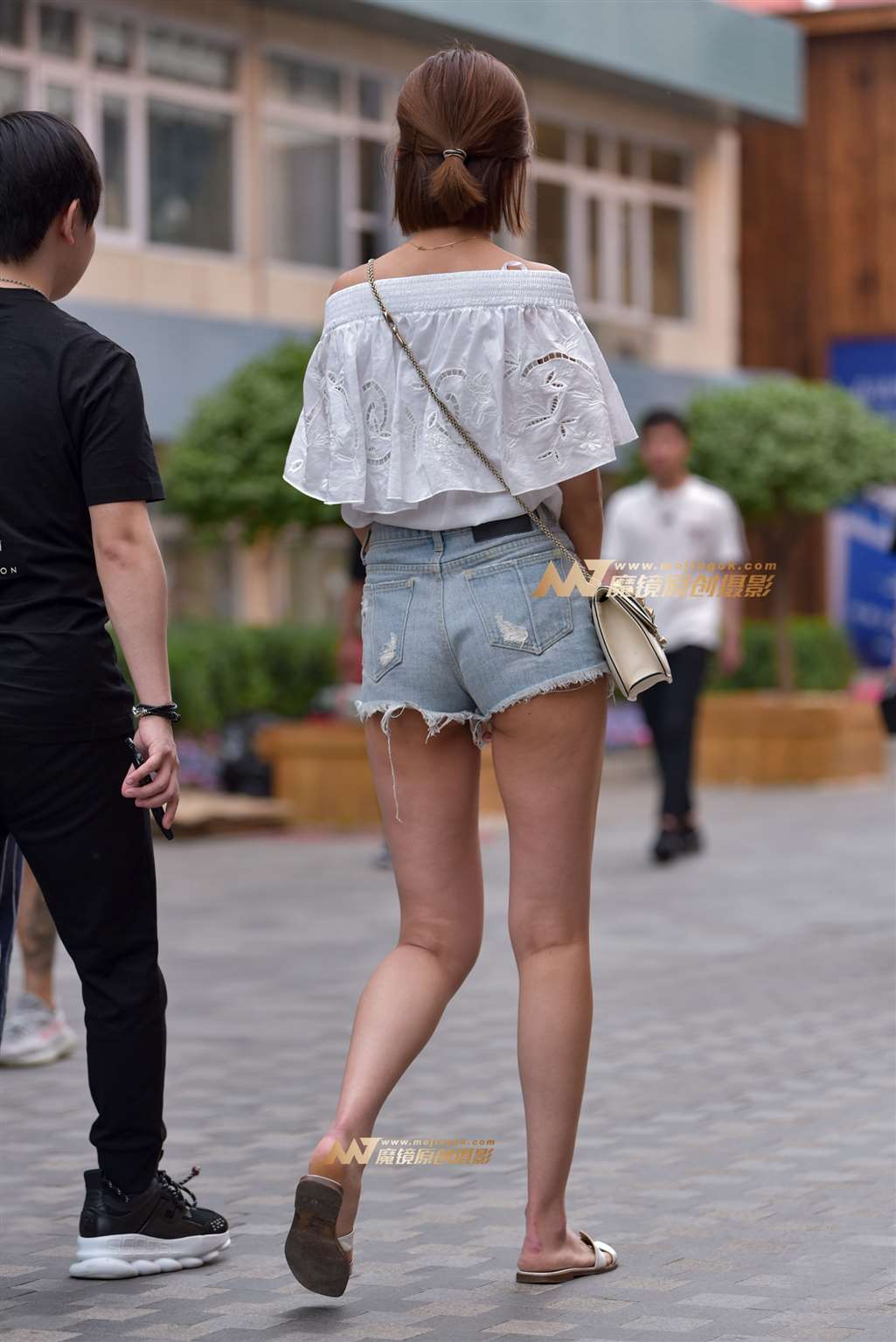 图片[2]-热裤美女 满载而归-街拍流行馆