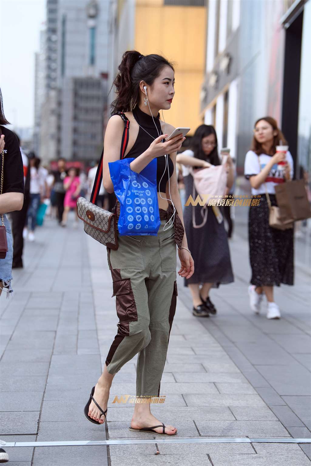 【久久赛帖】低调性感的露背装-流行馆