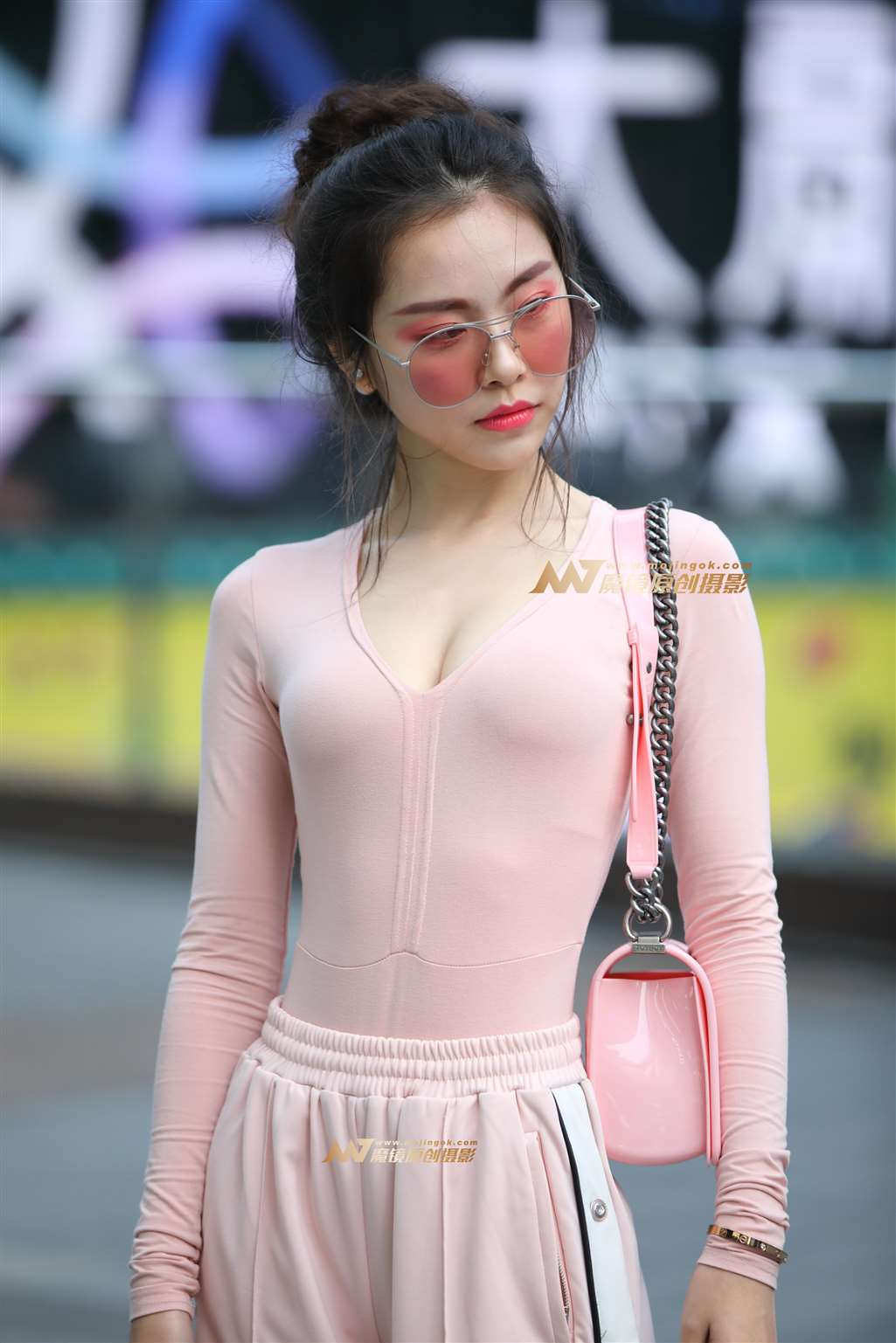 粉红小姐姐-流行馆