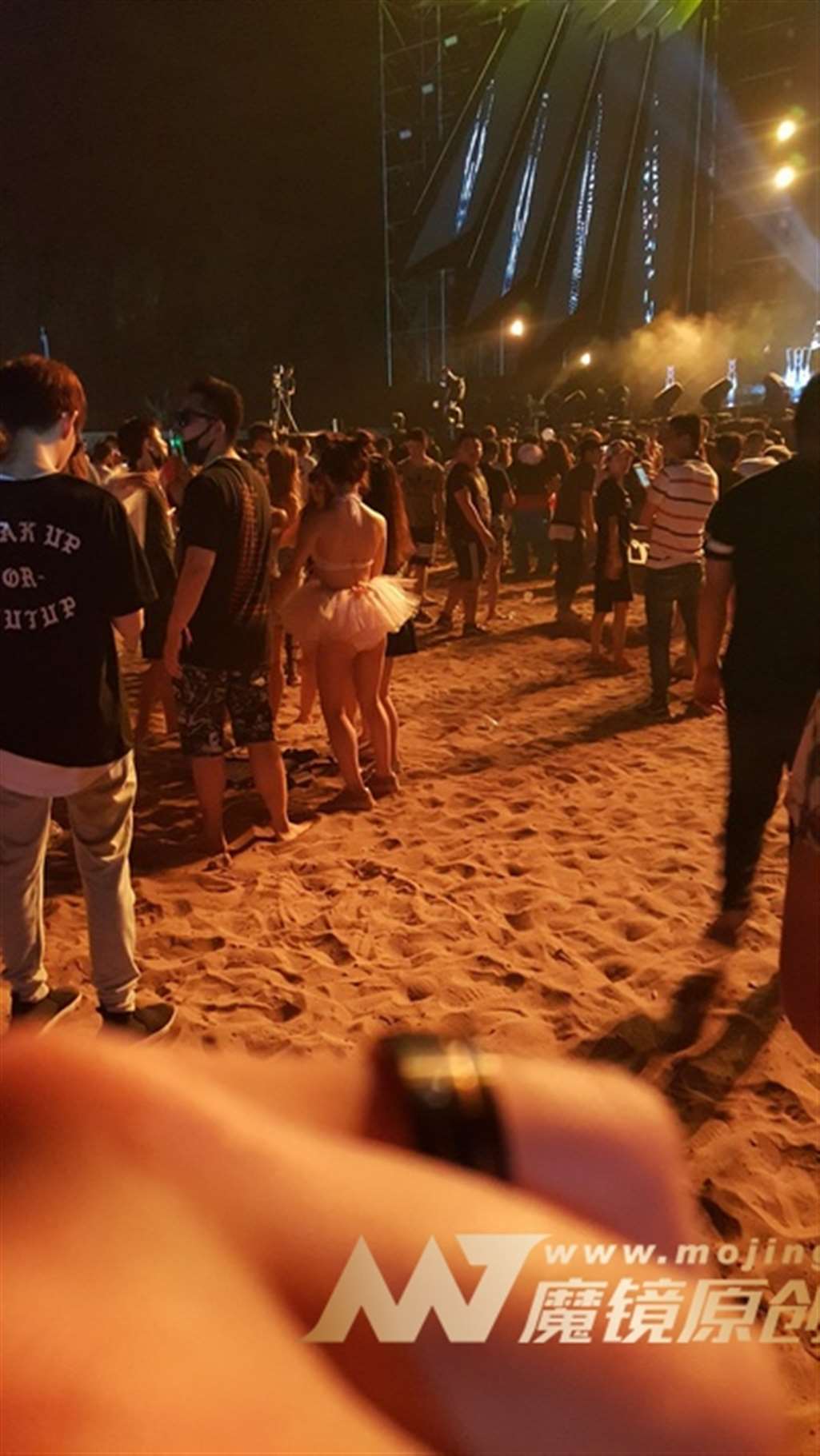 图片[3]-【视觉冲击赛帖】露天蹦迪 穿着大方的美女-流行馆