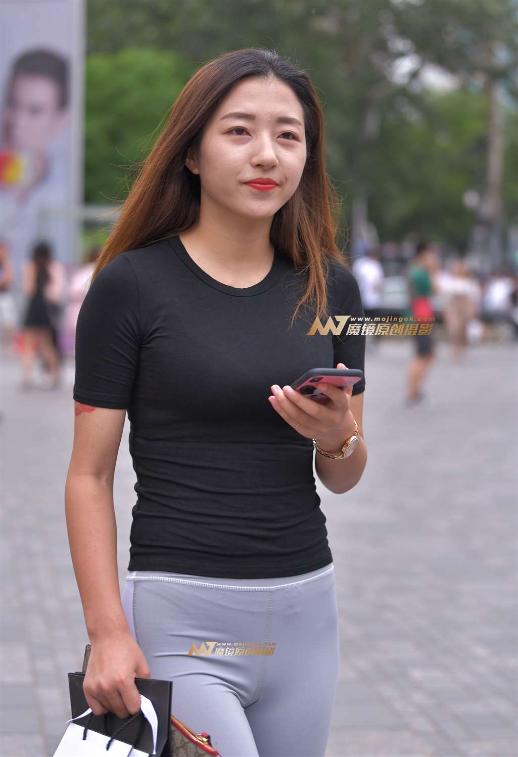 【红石赛帖】瑜伽店出来的小姐姐-街拍流行馆