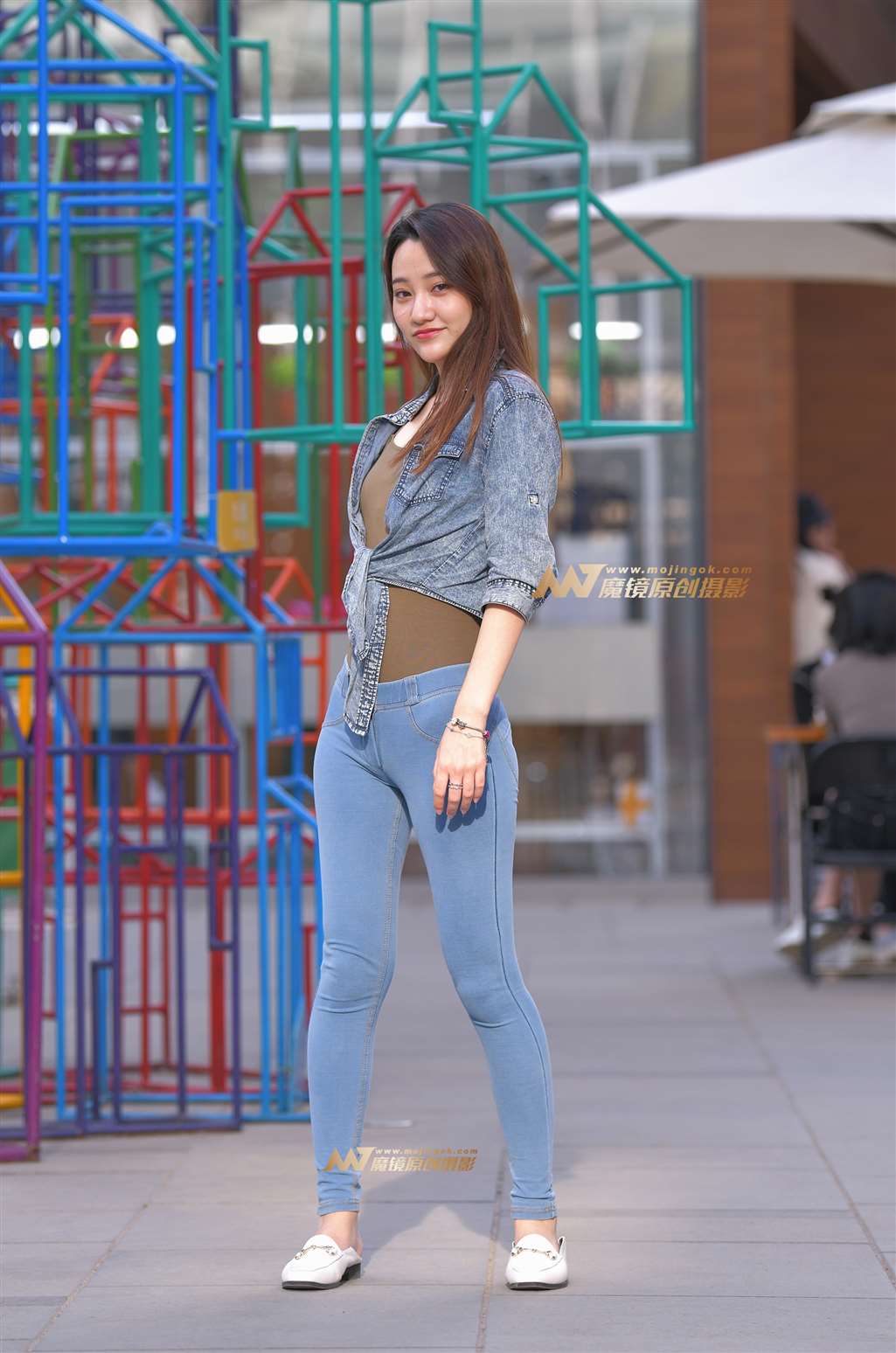 【红石赛帖】身材好好的紧身裤小姐姐-街拍流行馆