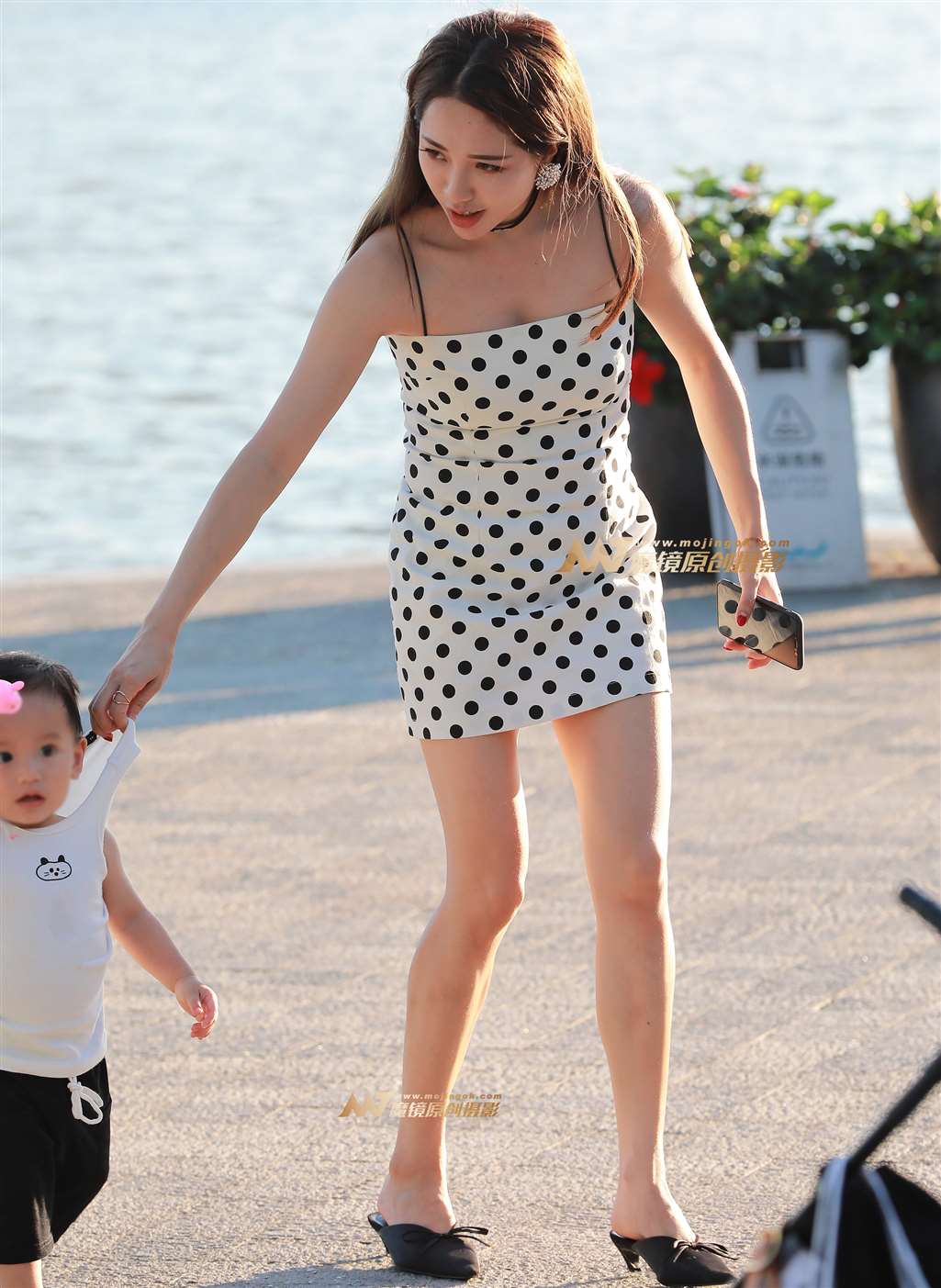 【视觉冲击赛帖】 她- 是辣妈吗？-街拍流行馆