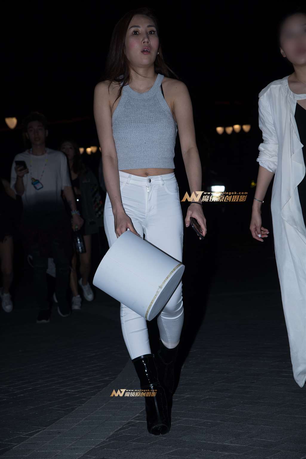 图片[4]-【一只傻麋鹿】性感的白裤女人-流行馆