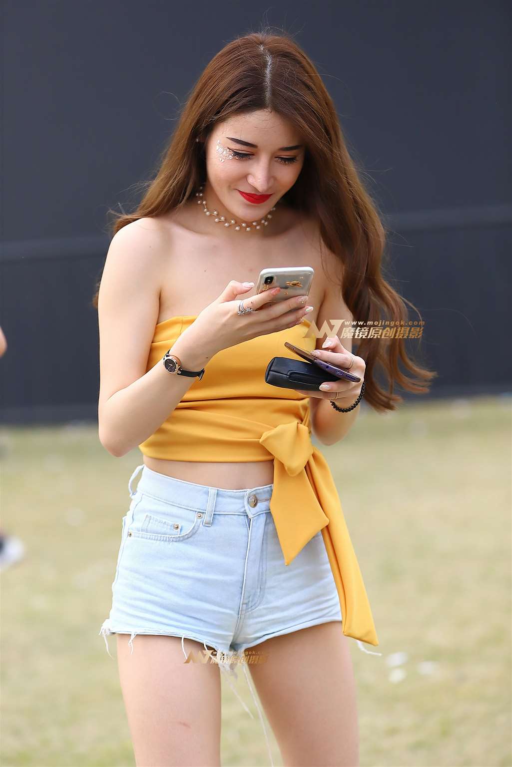 【Mark赛帖】黄色小上衣热裤靓妹-流行馆