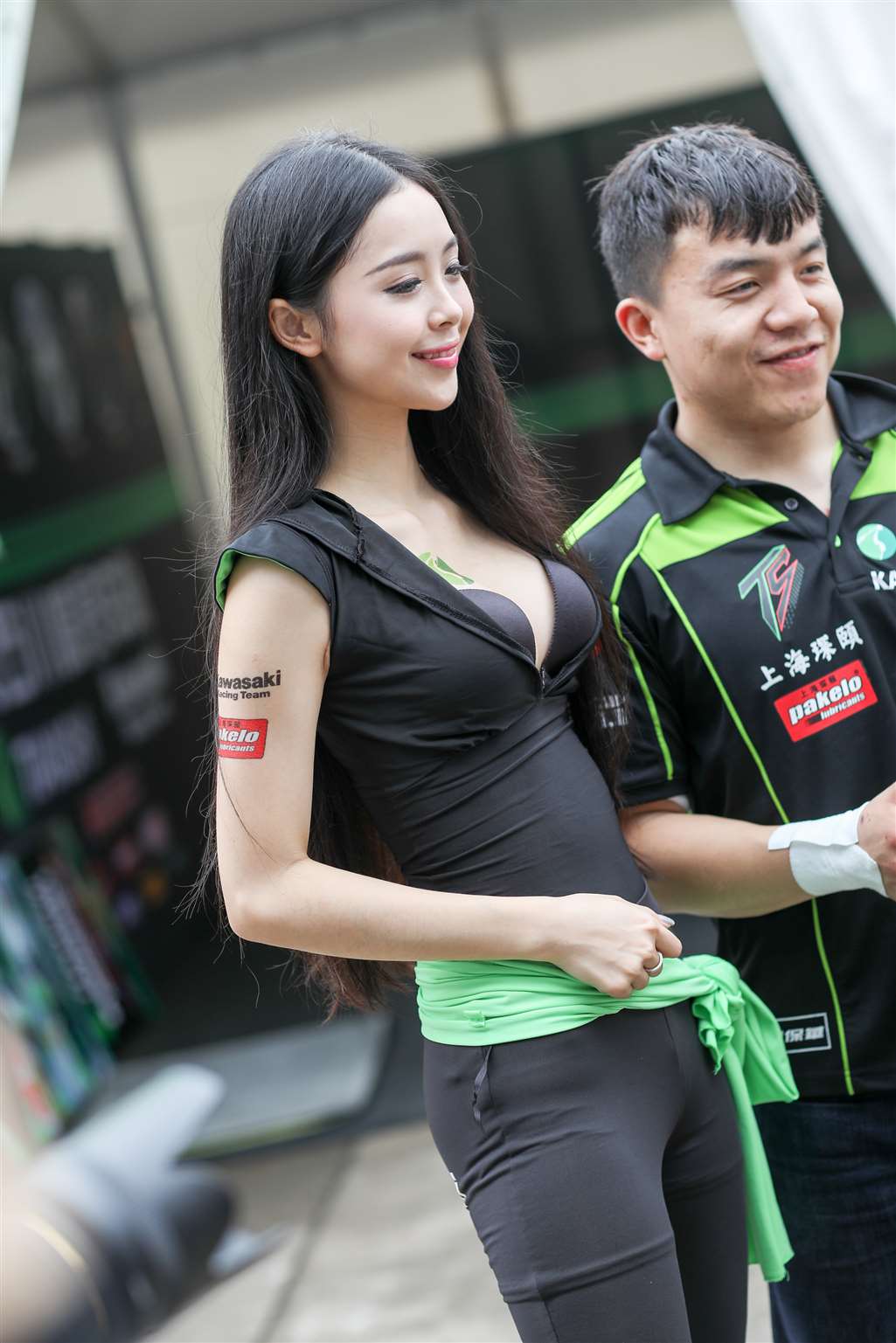 图片[2]-气质高冷的大胸美眉-流行馆