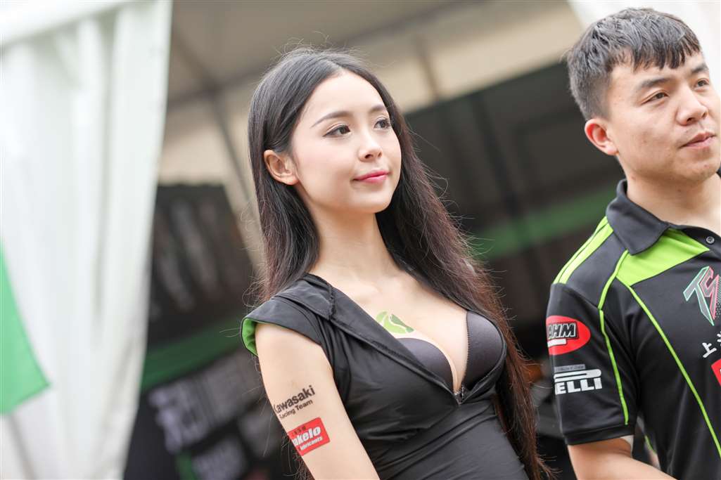 图片[3]-气质高冷的大胸美眉-流行馆