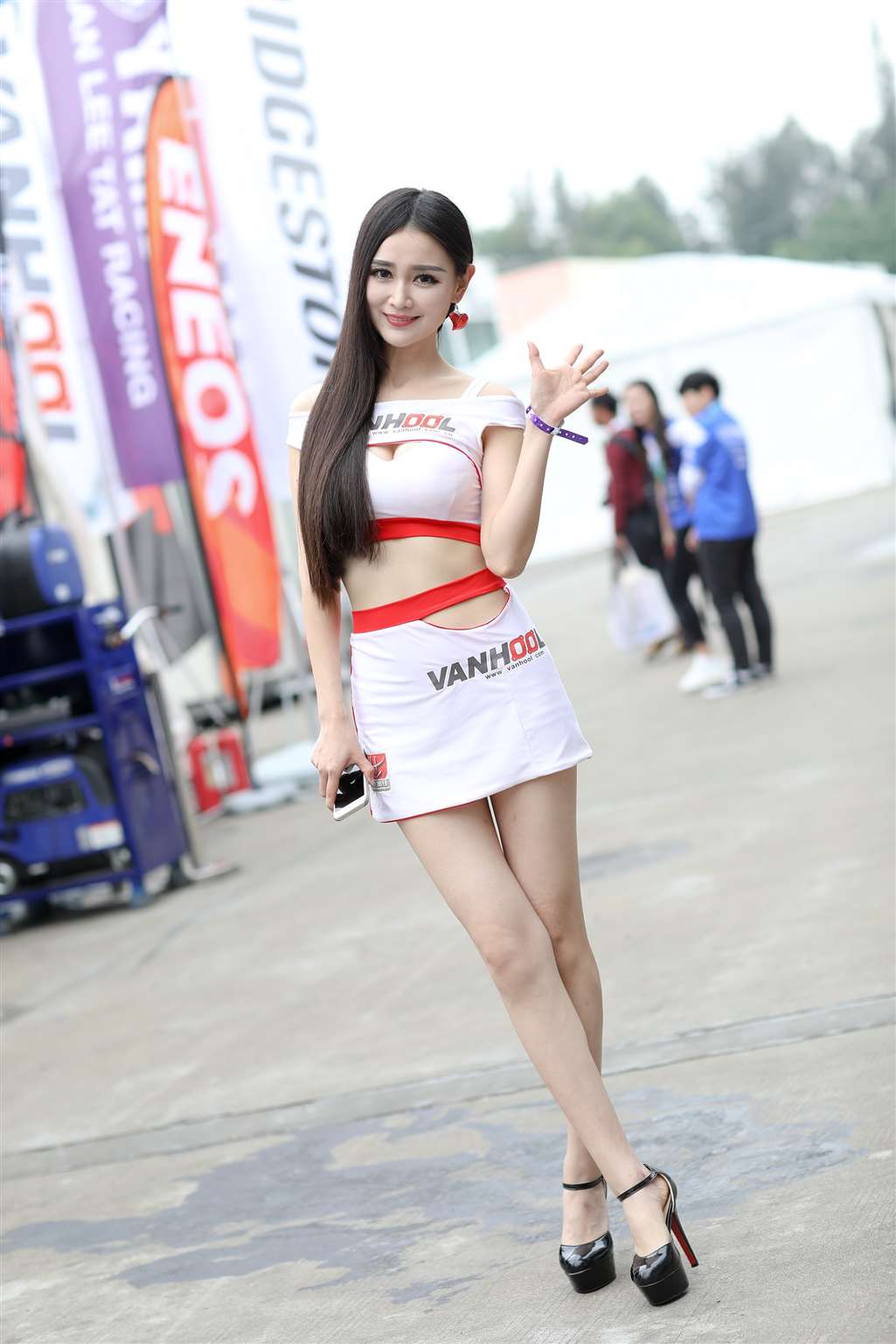 长发飘飘漂亮长腿美女模特-流行馆