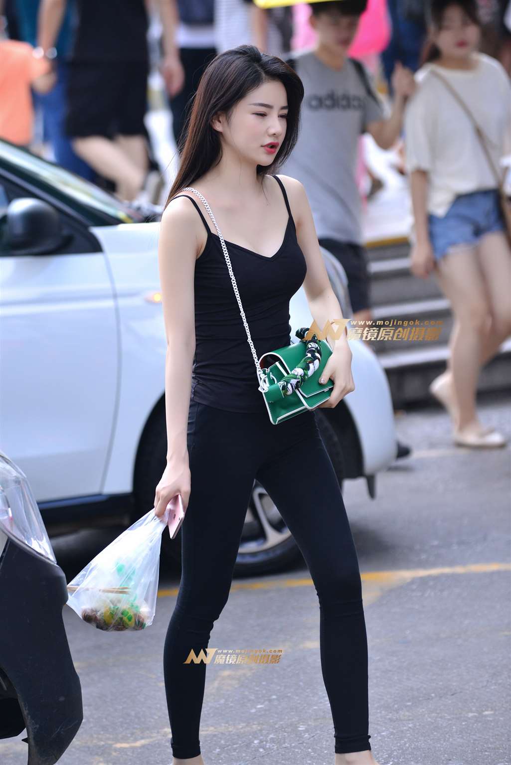 黑裤美女-流行馆