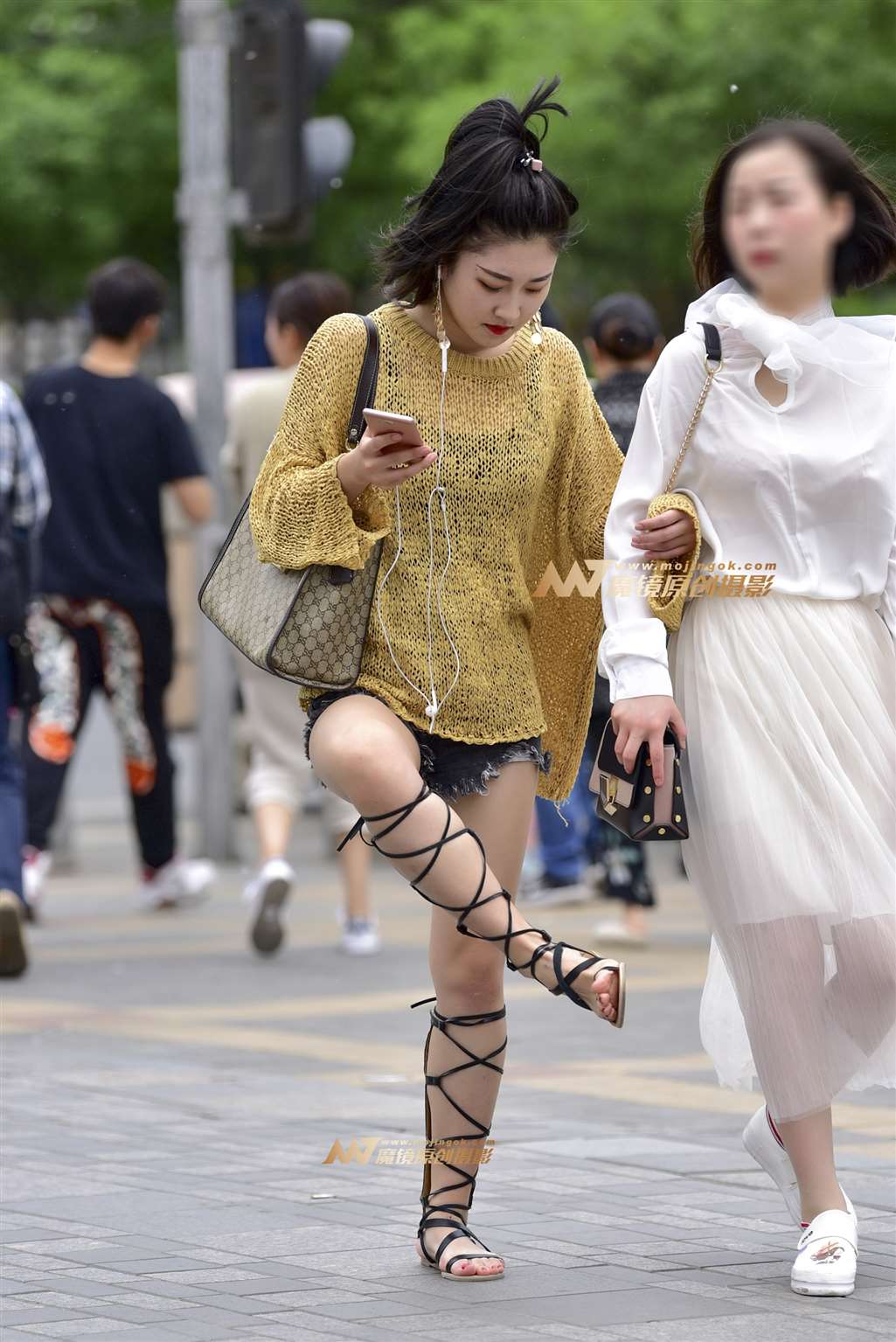 5.23 时尚热裤罗马靴小妹-流行馆