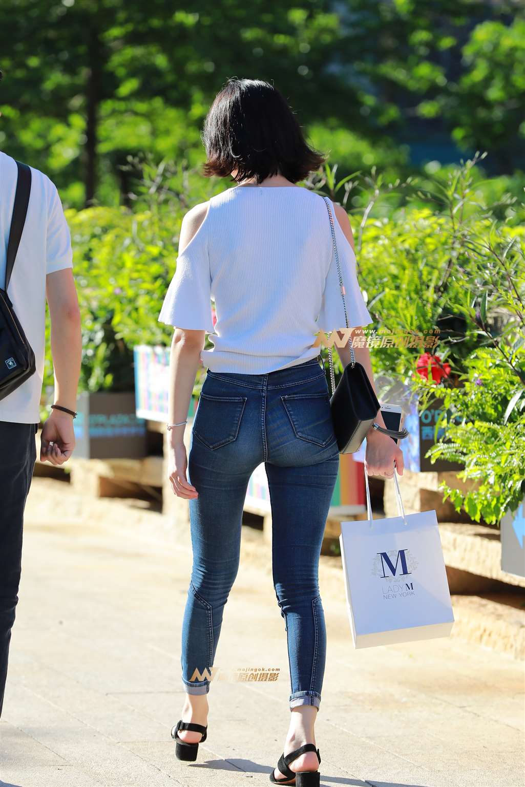 图片[2]-【视觉冲击赛帖】阳光下的 紧牛铅笔裤 MM-流行馆