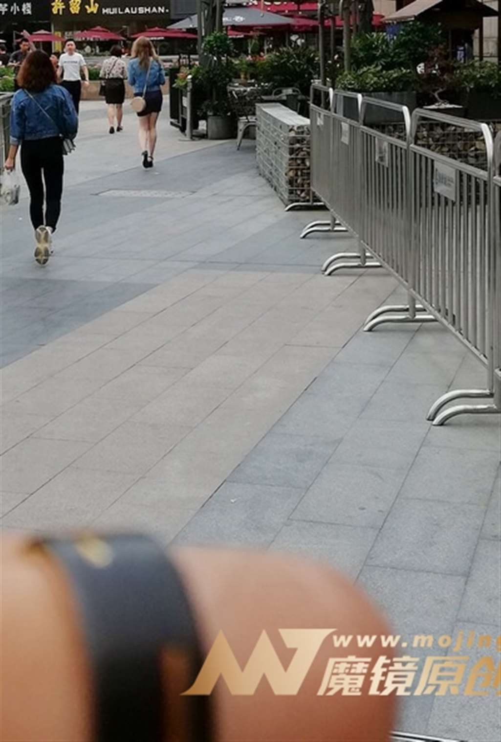 图片[3]-【视觉冲击赛帖】她穿了一件 凉快 透气性好的包臀裙-流行馆