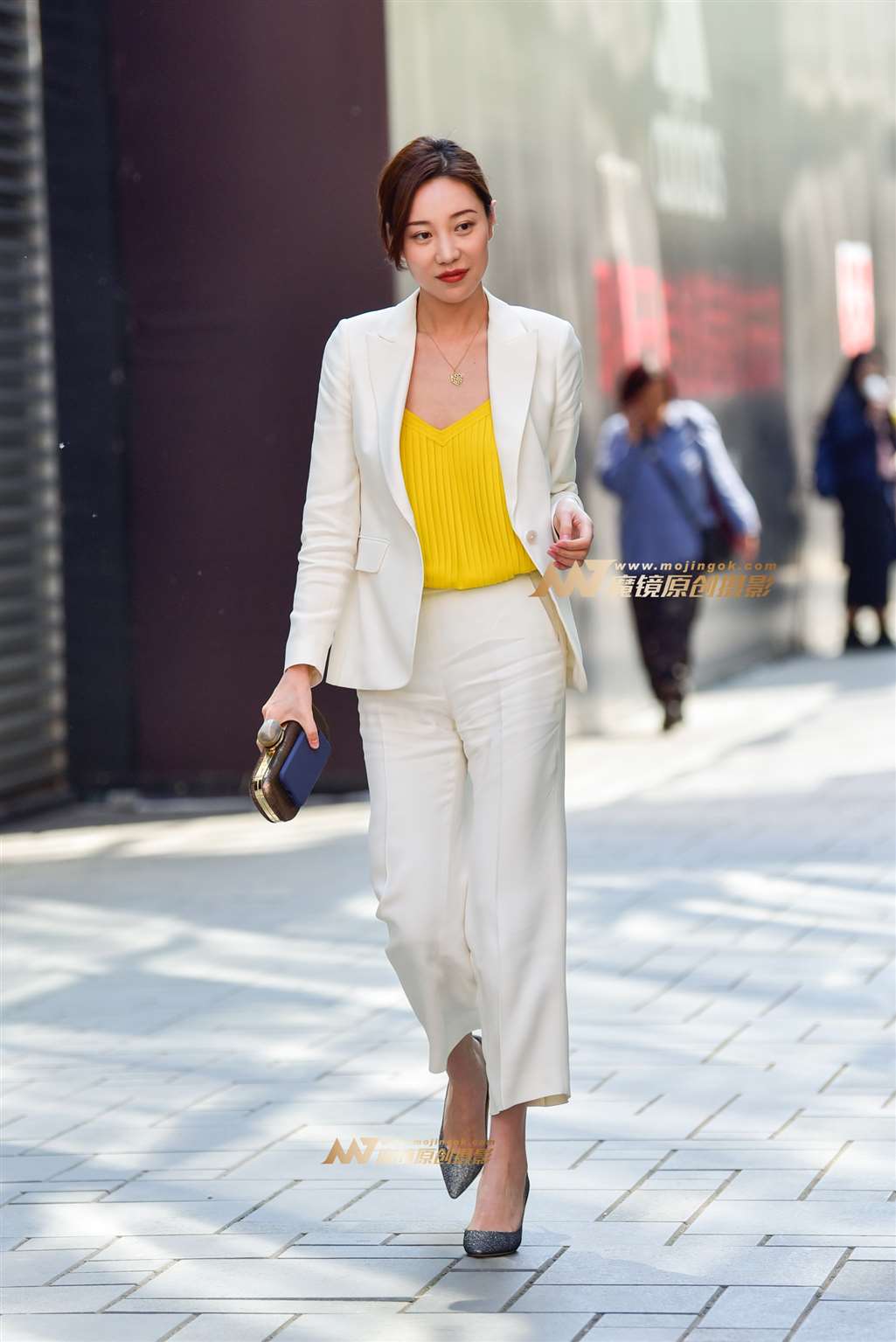 5.25 身材高挑的气质白领美女-流行馆