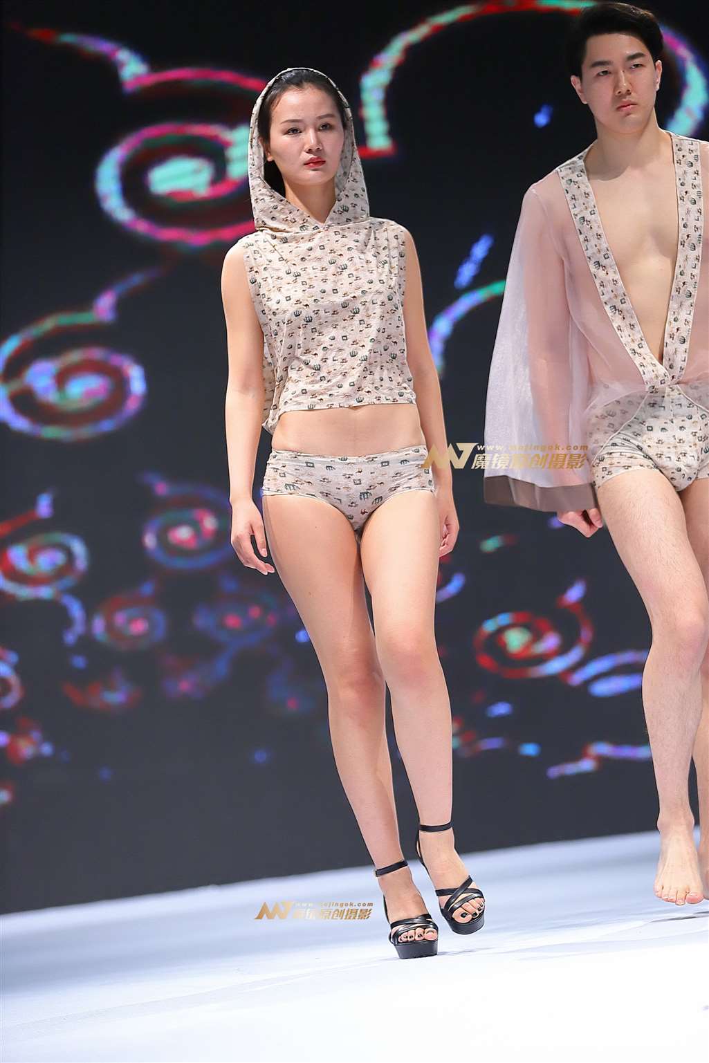 【Mark赛帖】内衣秀2-街拍流行馆