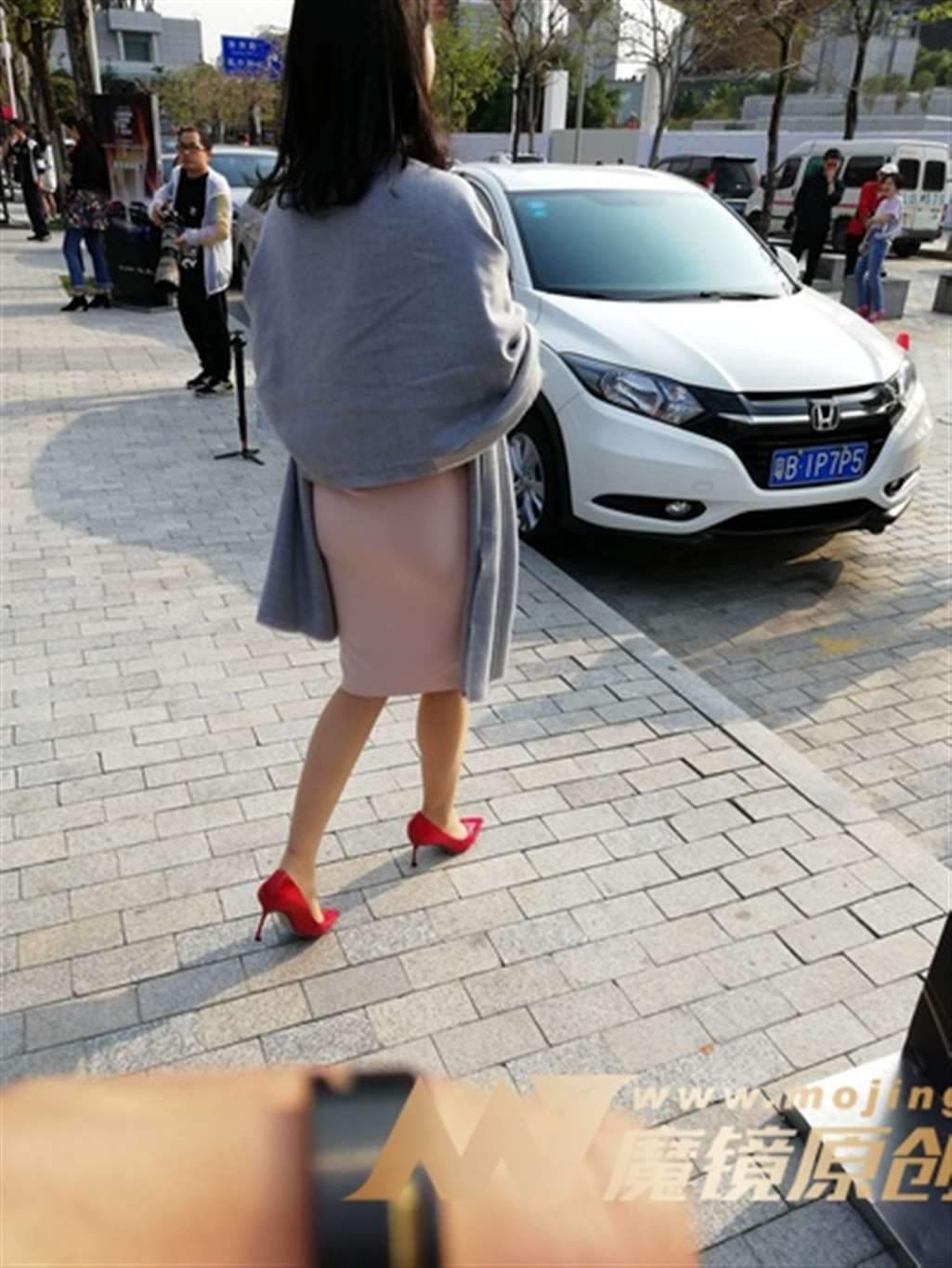 图片[3]-【视觉冲击赛帖】性感 低胸 包臀裙 高跟 丰韵的女人-流行馆