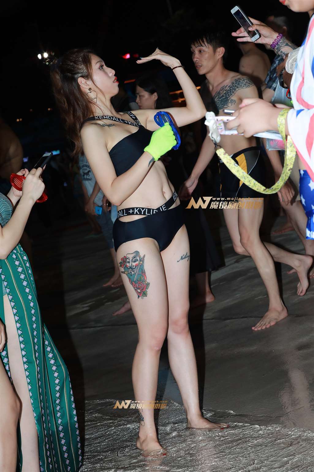 图片[5]-【视觉冲击赛帖】夜闪水上乐园，爱玩自拍的迷人妹子-流行馆