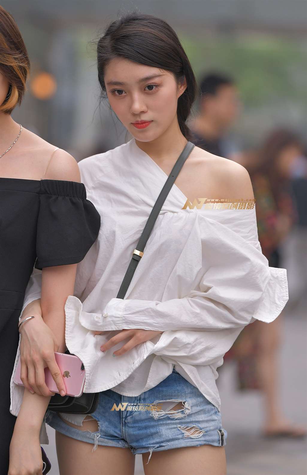 图片[3]-两个逛街的漂亮小姐姐-流行馆