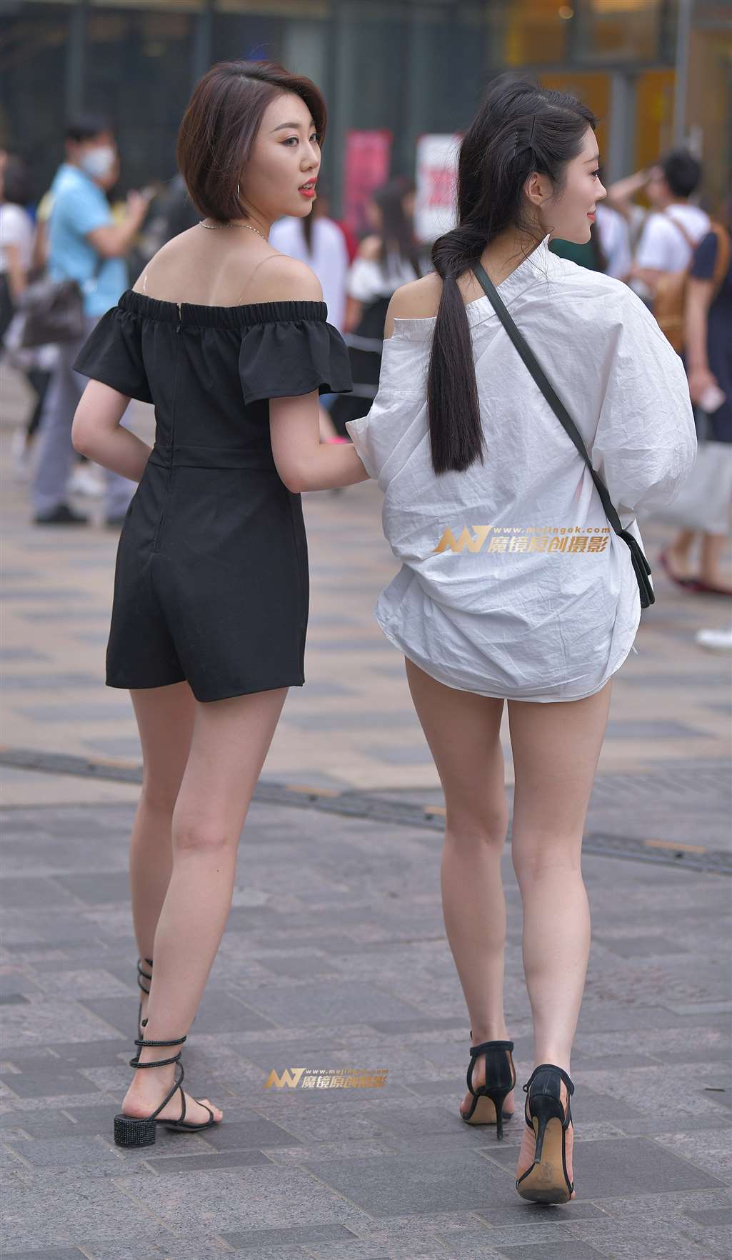 图片[2]-两个逛街的漂亮小姐姐-流行馆