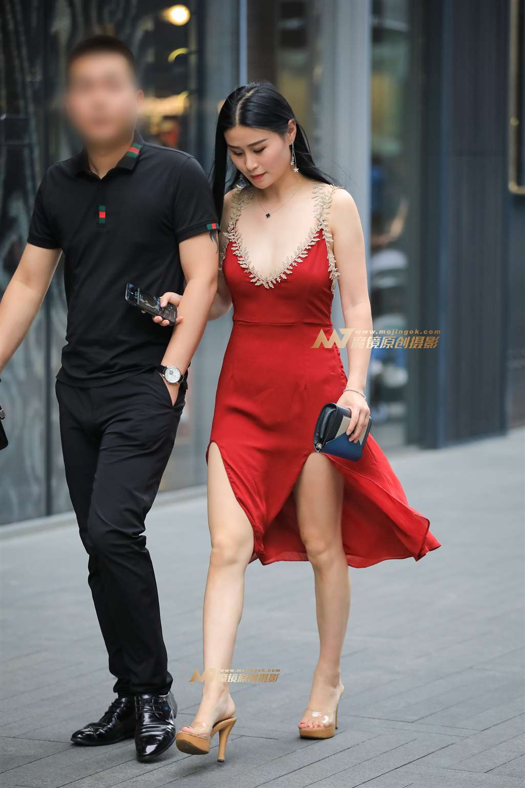 【凯恩赛帖】低胸养眼长裙 凸显性感女人味!-流行馆