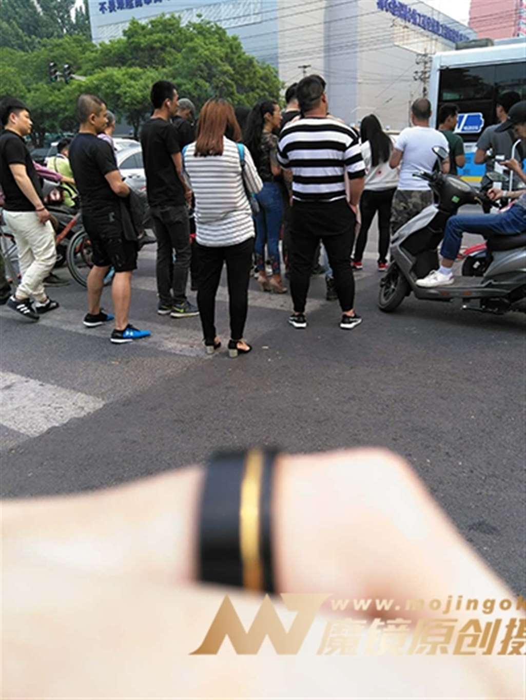 图片[4]-【街拍之魂赛帖】B42、美女与肌肉-流行馆