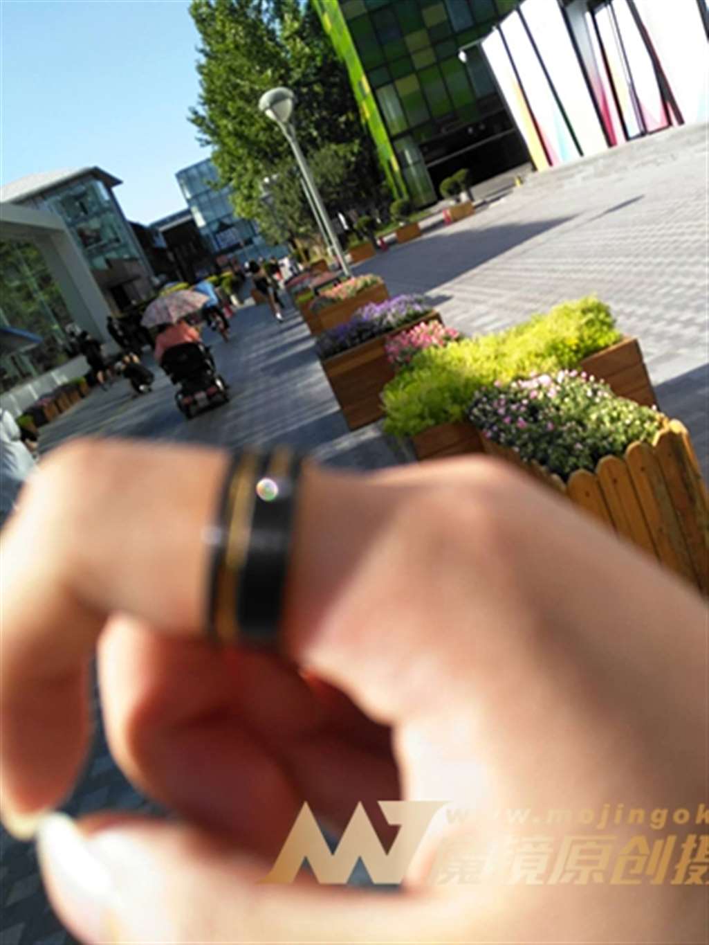 图片[3]-【街拍之魂赛帖】B44、紧致的小热裤MM-流行馆