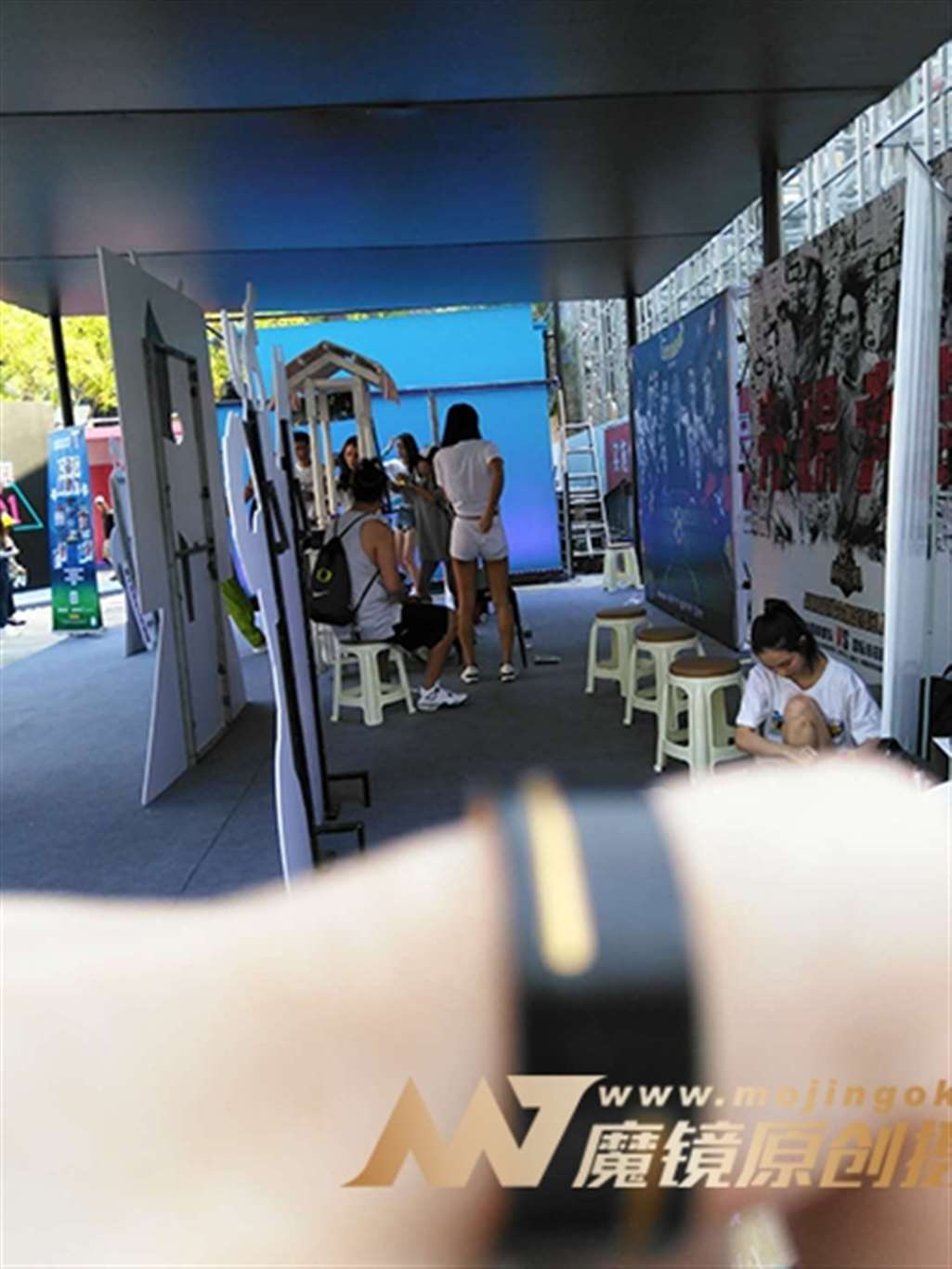 图片[4]-【街拍之魂赛帖】B46、有曲线的展台美女-流行馆