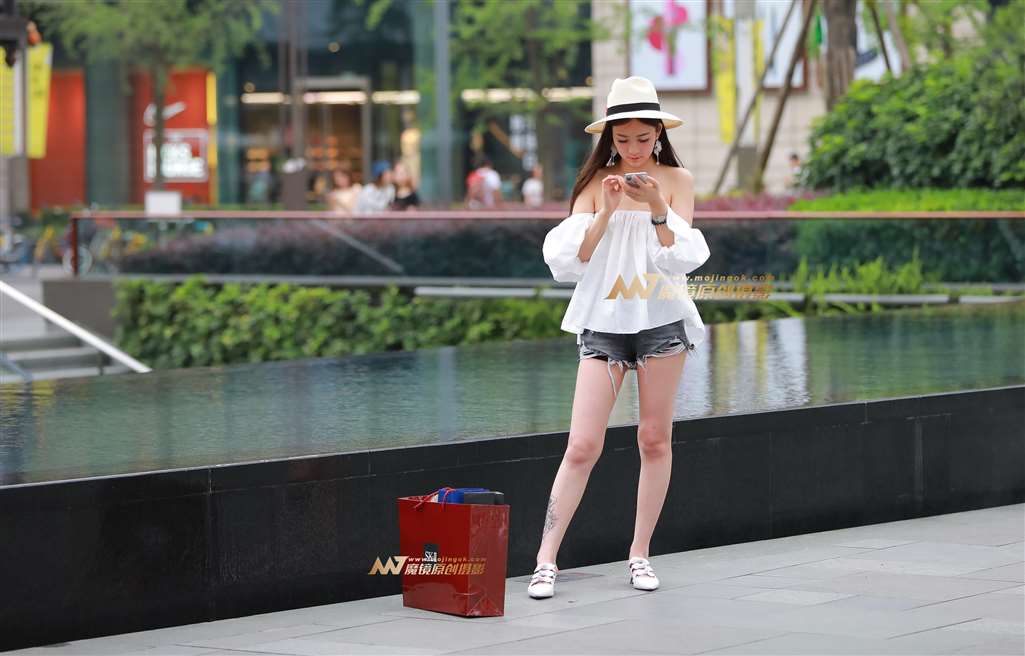 【视觉冲击赛帖】性感 裹胸 白皙美腿 美眉-流行馆