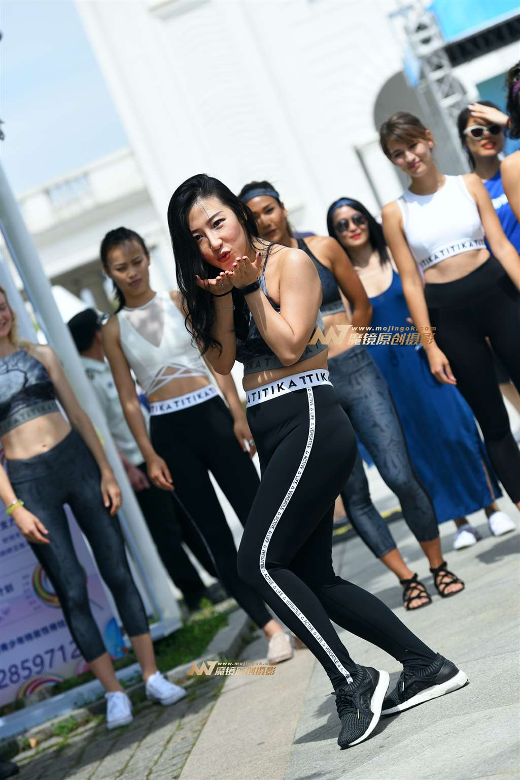 【咔喳赛贴】紧身装展示-街拍流行馆