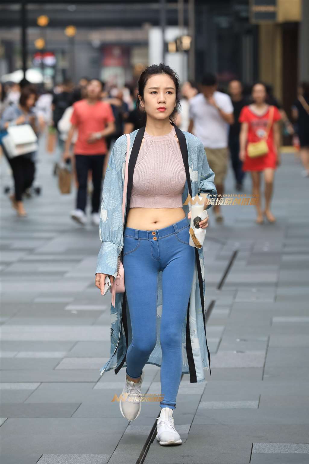 图片[4]-【凯恩赛帖】小姐姐紧身裤修身上衣很吸睛-流行馆