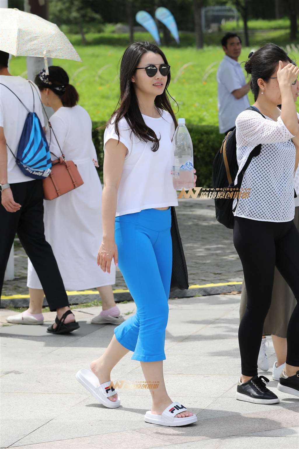 【欧阳幽明赛帖】 蓝色小精灵-街拍流行馆