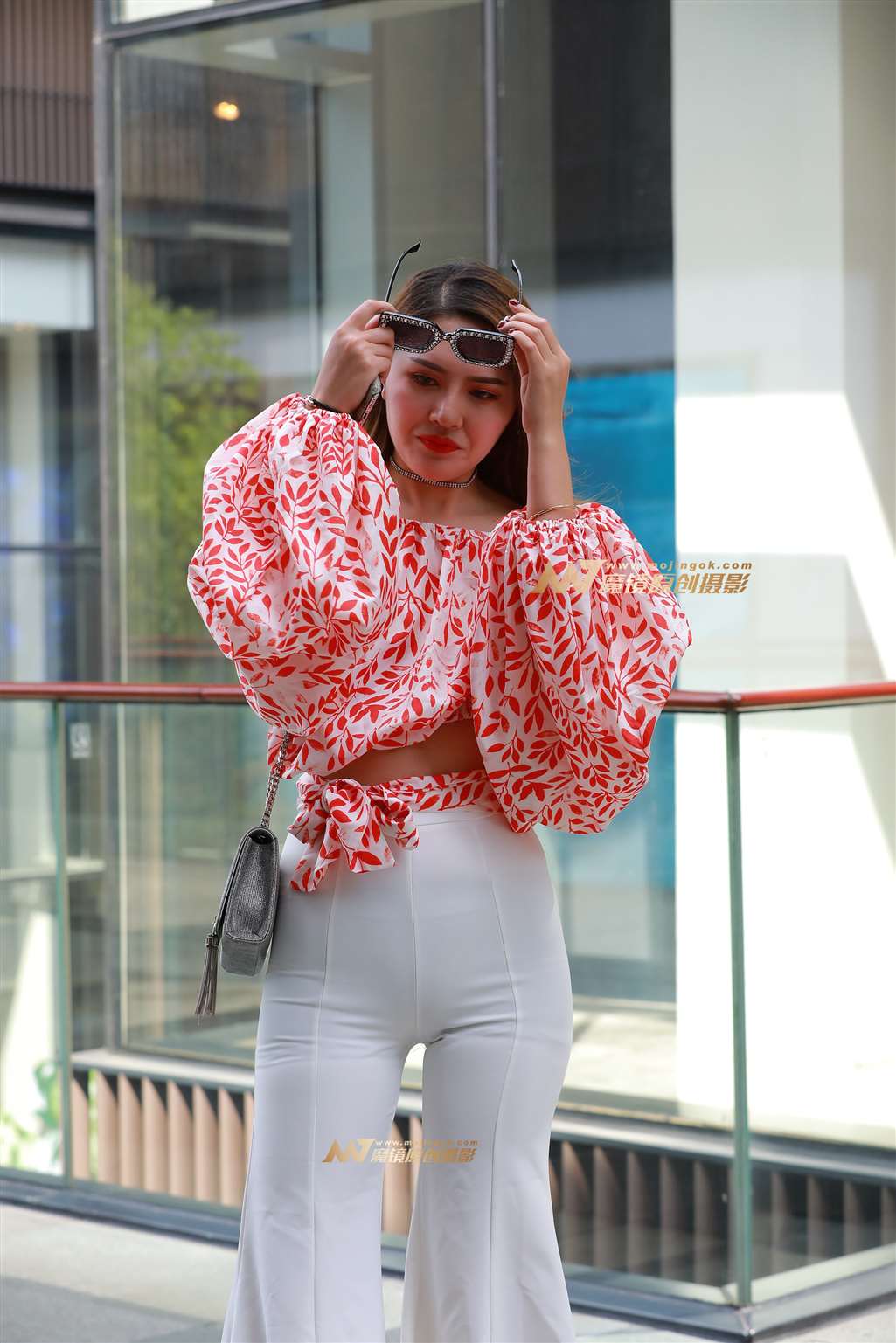 【视觉冲击赛帖】难得一遇极品 白裤美-流行馆