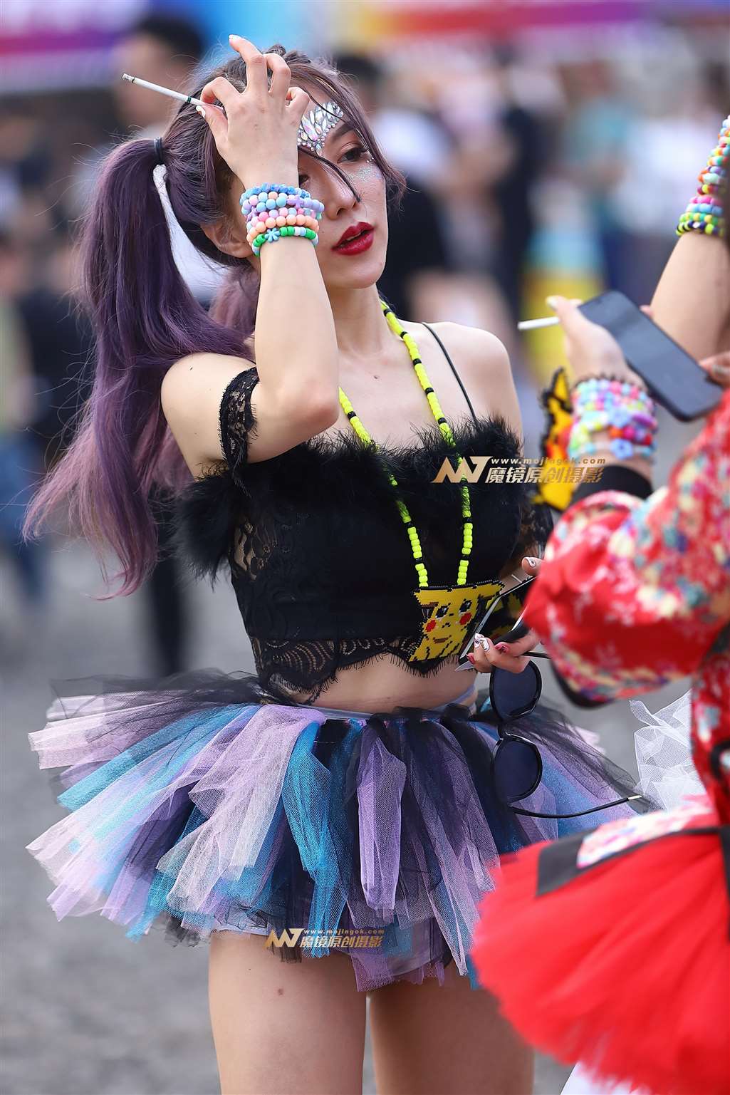 【Mark赛帖】拿烟的样子是如此的精致-街拍流行馆