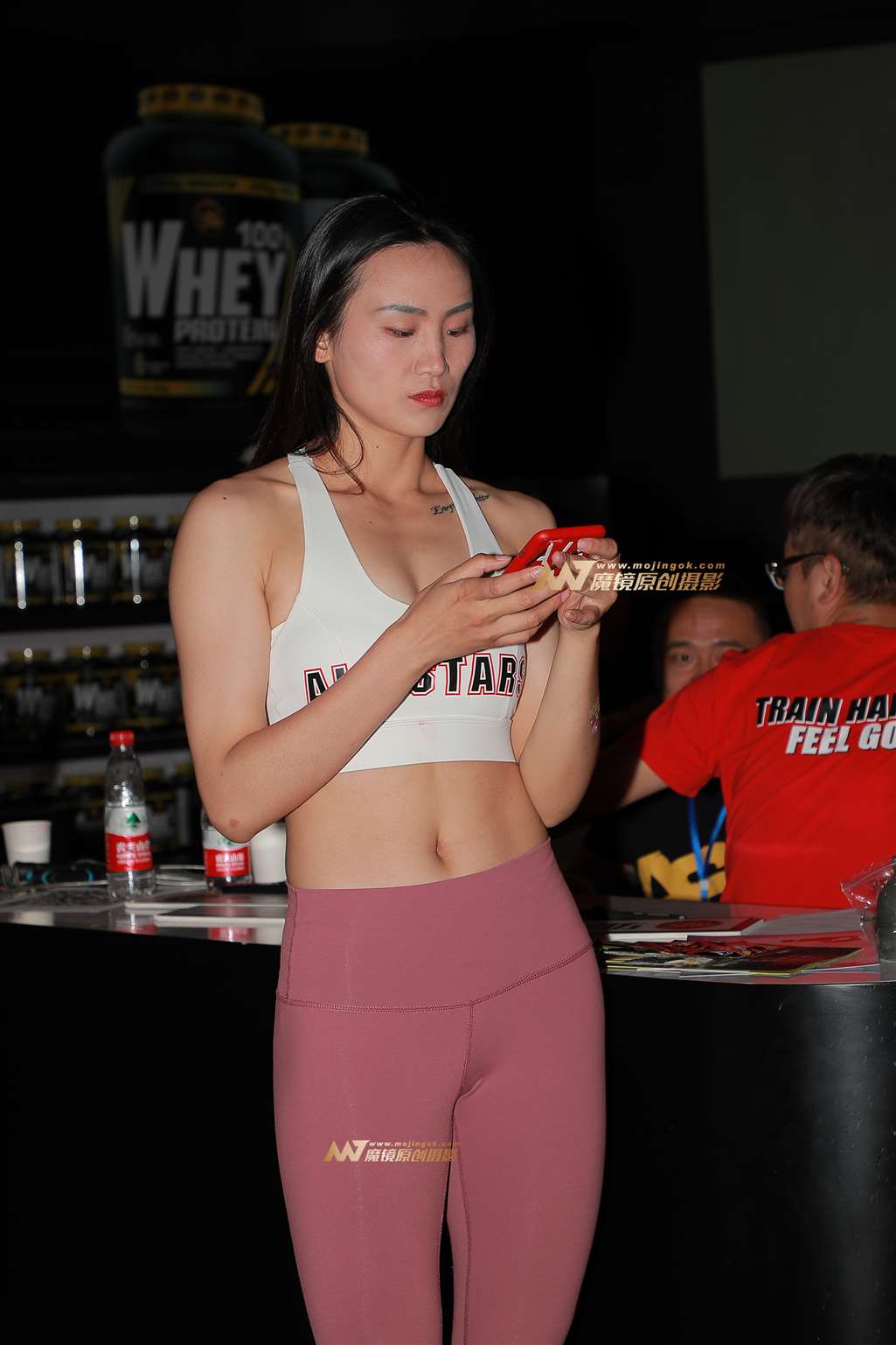 图片[5]-【街拍之魂赛帖】B58、展台上的性感粉色小姐姐-流行馆