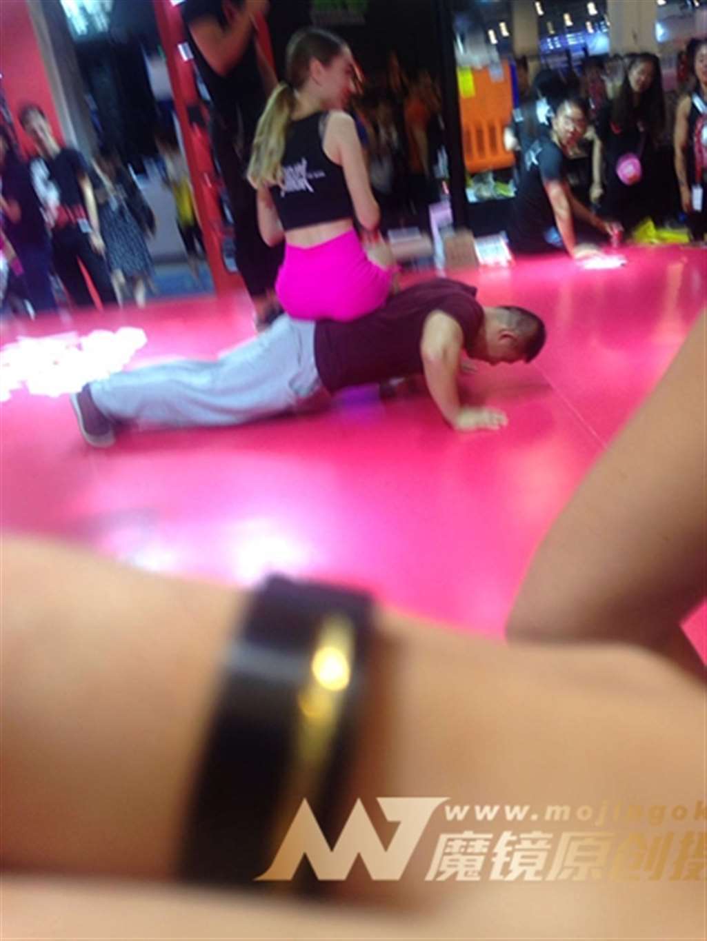 图片[3]-【街拍之魂赛帖】B59、性感国外小姐姐-流行馆