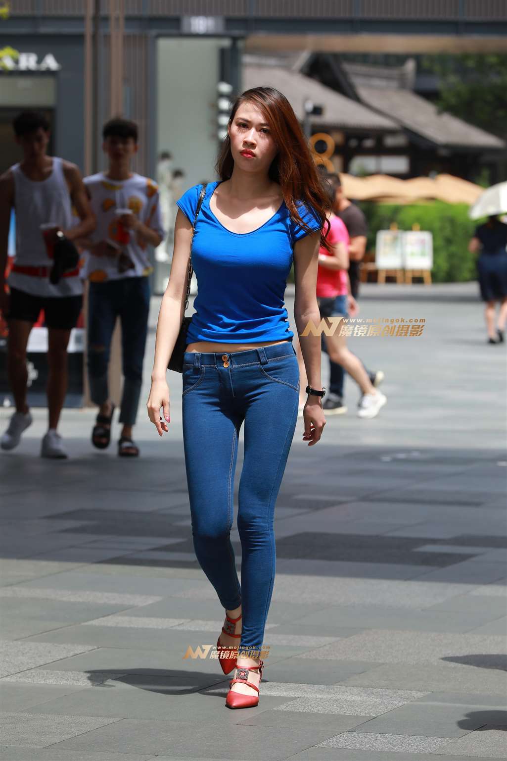 【视觉冲击赛帖】艳遇蜜桃裤高挑美女-流行馆