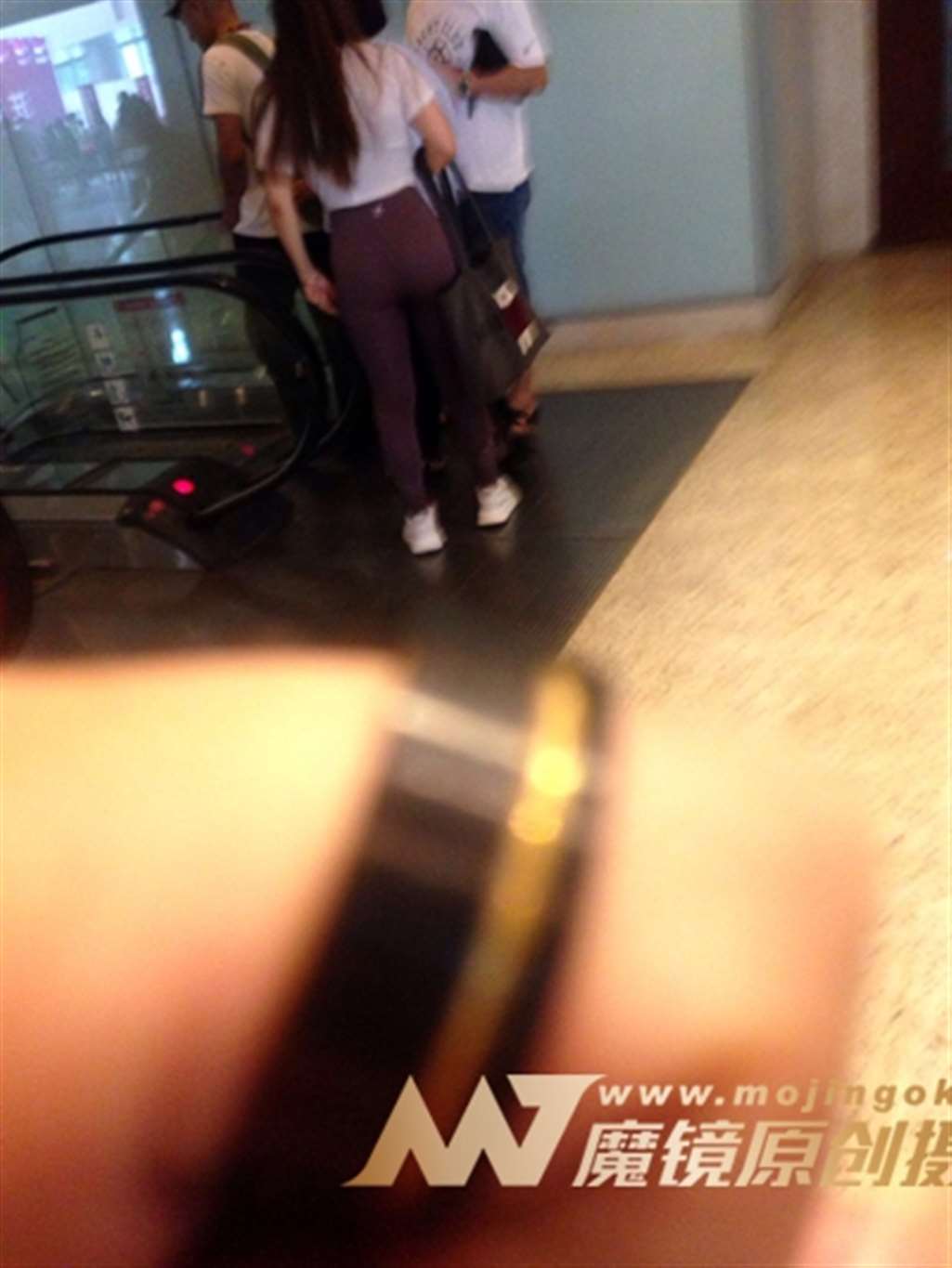 图片[3]-【街拍之魂赛帖】B61、极品健美裤美女-流行馆