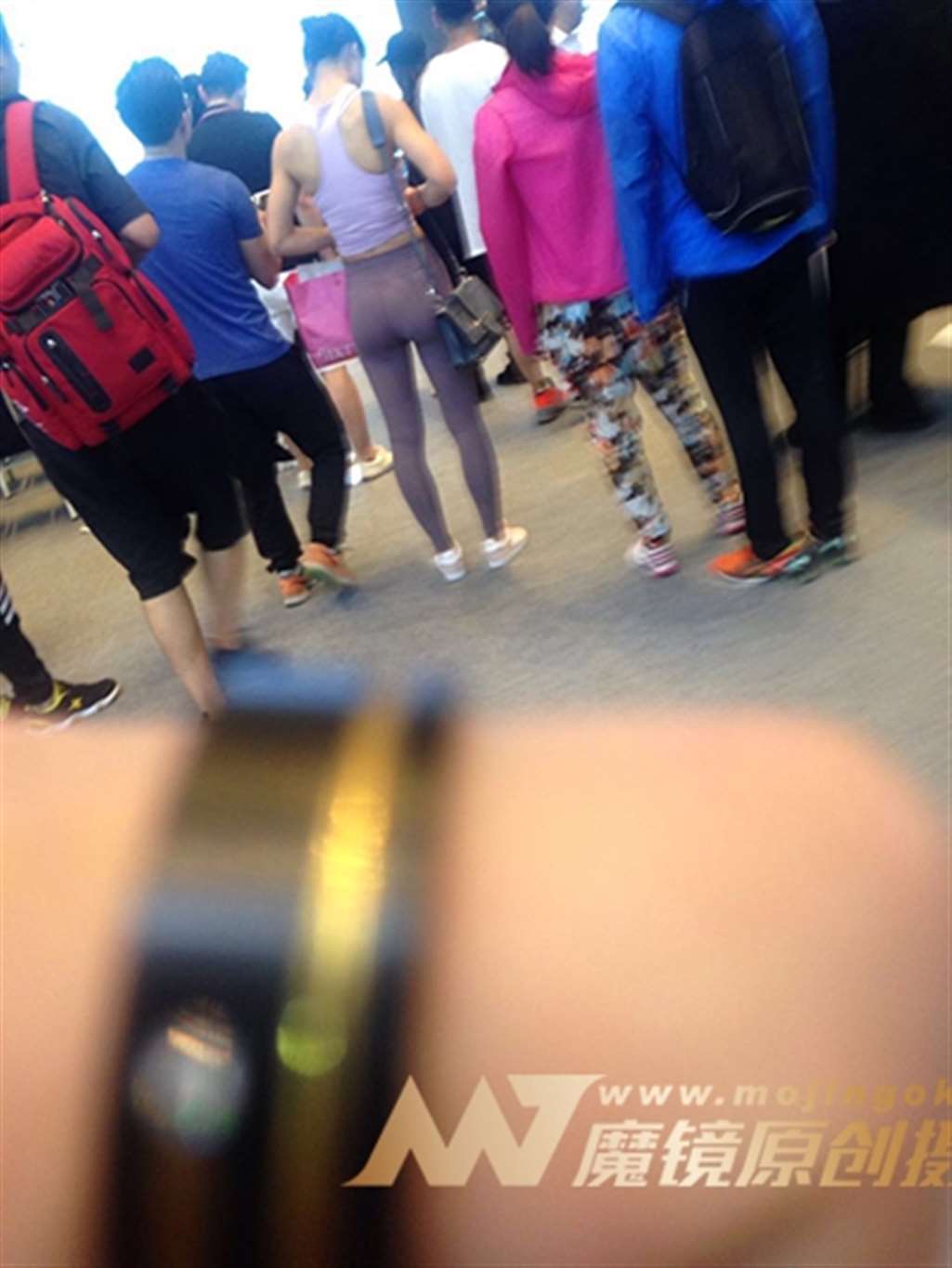 图片[2]-【街拍之魂赛帖】B66、长相精致的小美女-流行馆