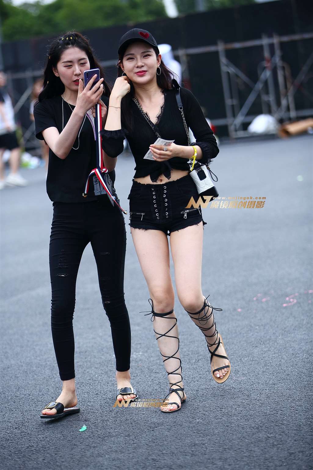 图片[4]-【Mark赛帖】黑色热裤美女-流行馆
