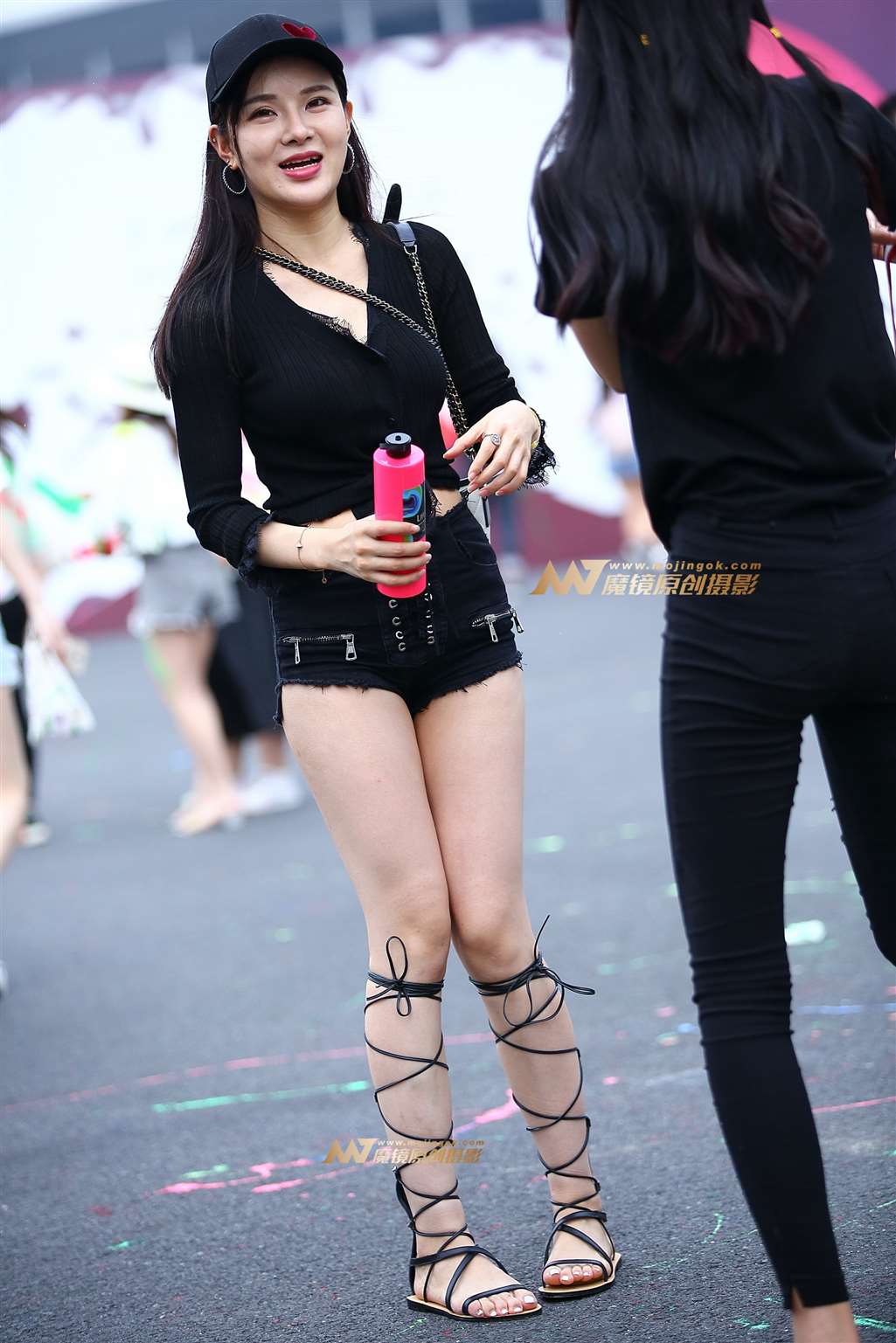 图片[2]-【Mark赛帖】黑色热裤美女-流行馆