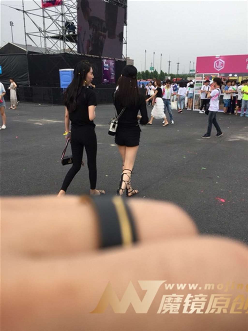 图片[3]-【Mark赛帖】黑色热裤美女-流行馆