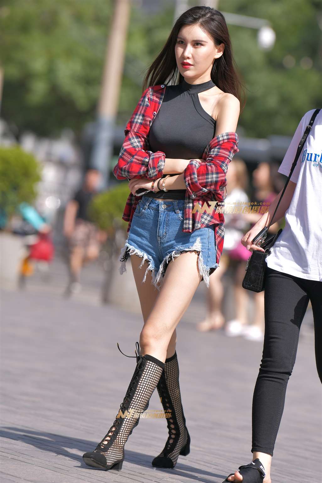 图片[5]-【红石赛贴】妖艳的热裤美女-流行馆