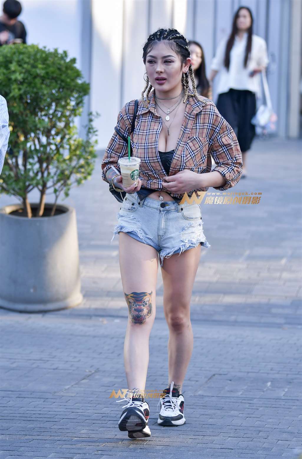 胸美臀美性感魅力-街拍流行馆