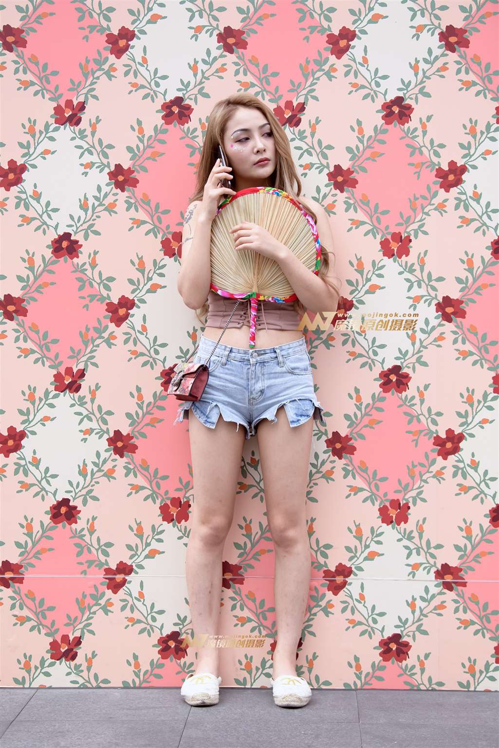 图片[5]-【久久赛帖】大胸热裤执扇美女-流行馆