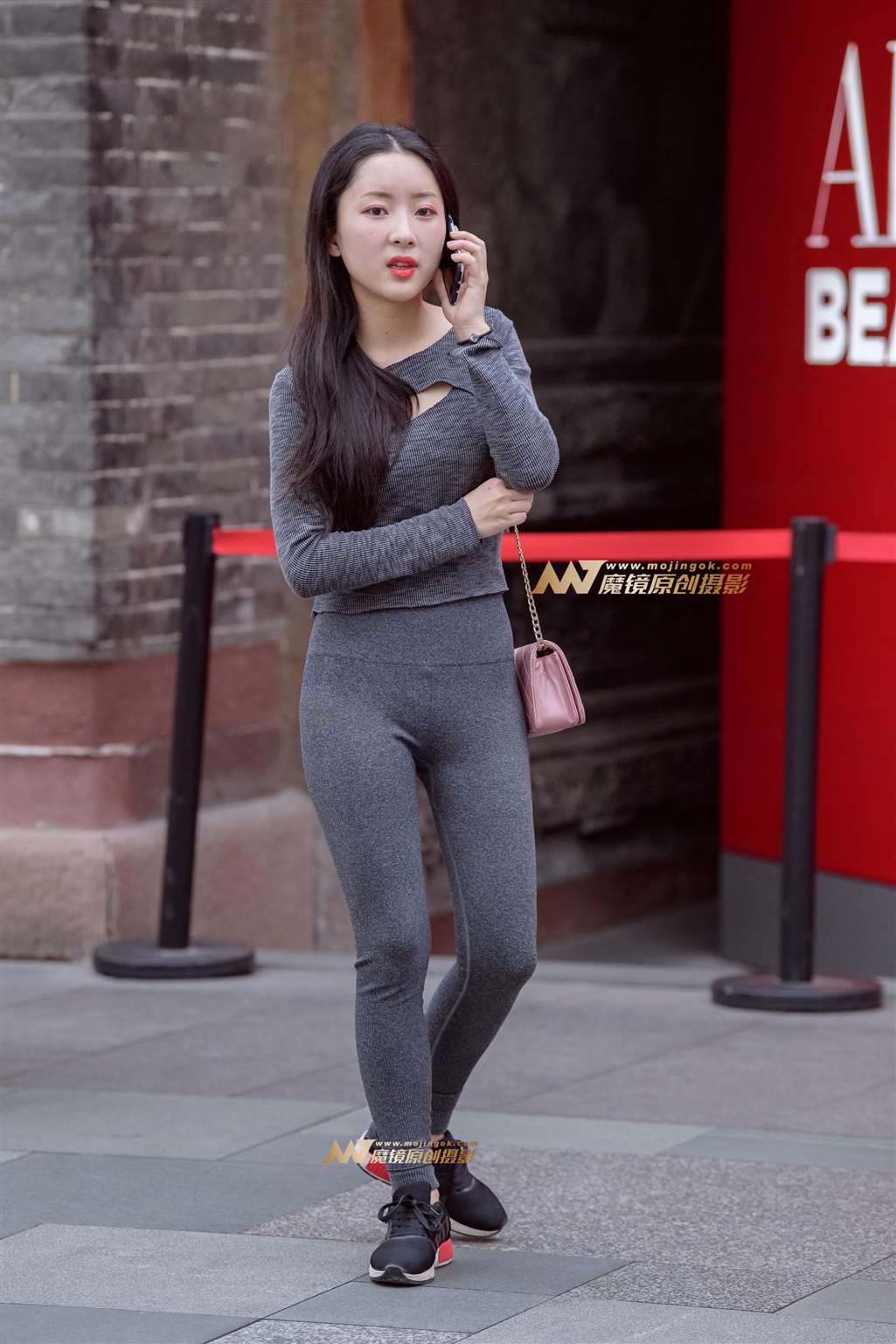 【久久赛帖】娇小玲珑紧身裤美女-流行馆