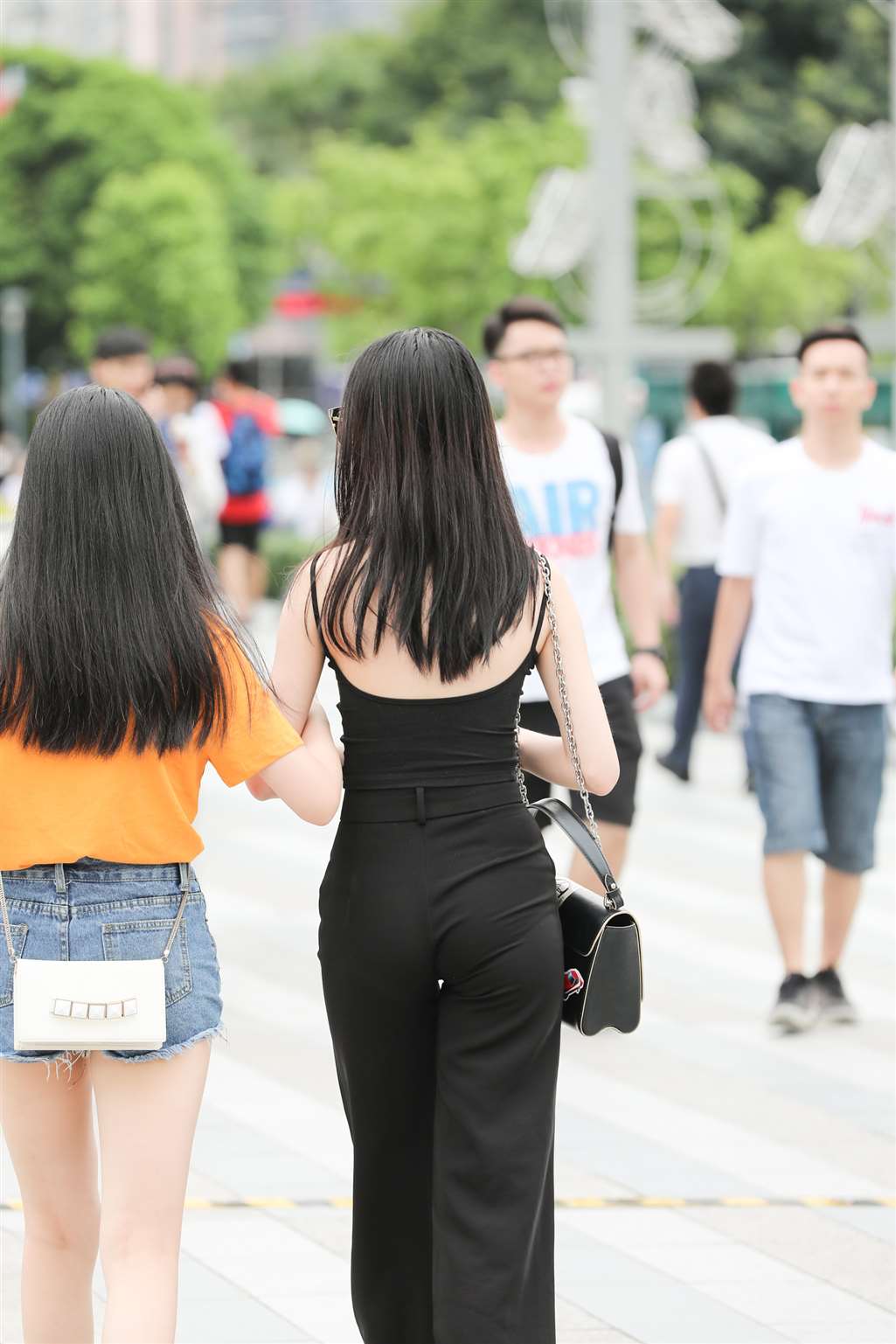 图片[2]-【辉辉赛贴-第八贴】黑色露背皮肤白皙的小美女-流行馆