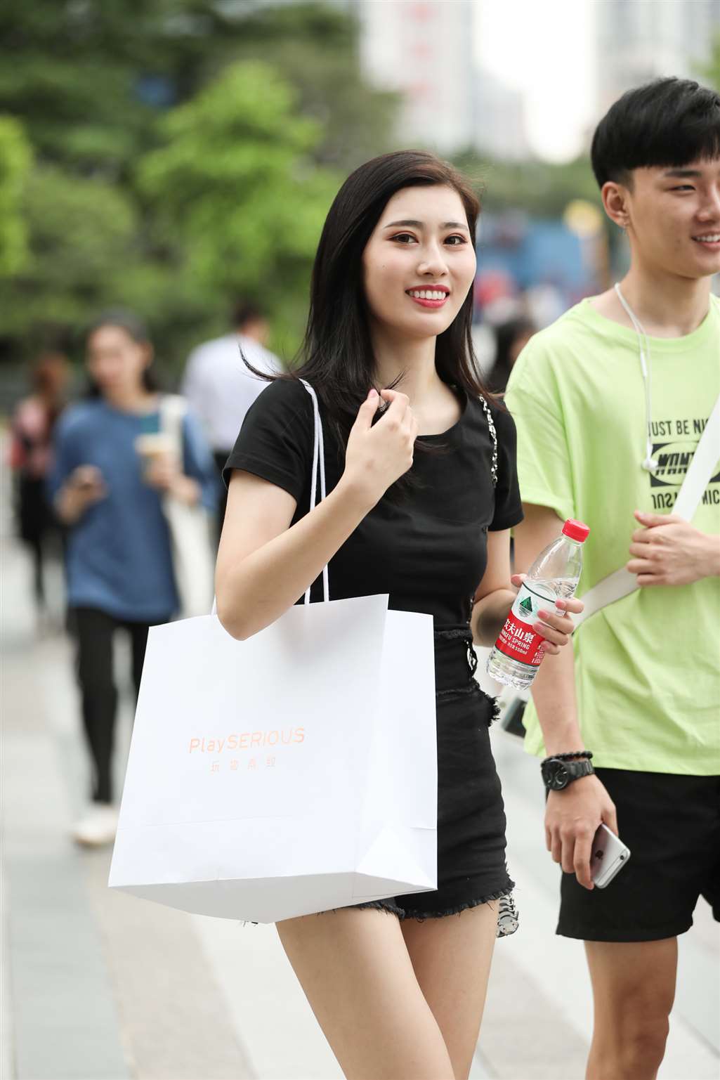 【辉辉赛贴-第九贴】绑带露背漂亮小姐姐-流行馆