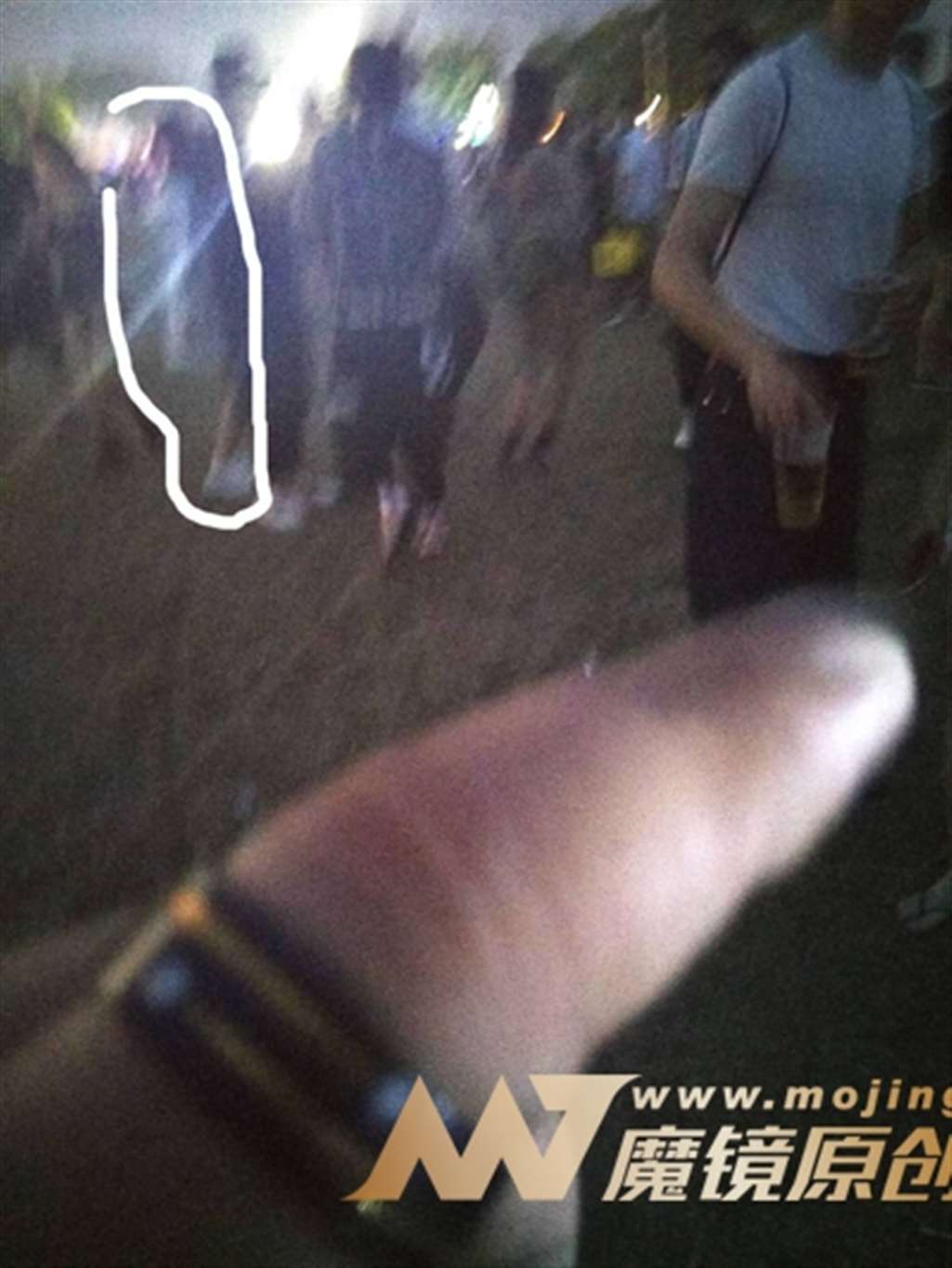 图片[3]-【咔喳赛贴】淡定从容的热裤美眉-流行馆