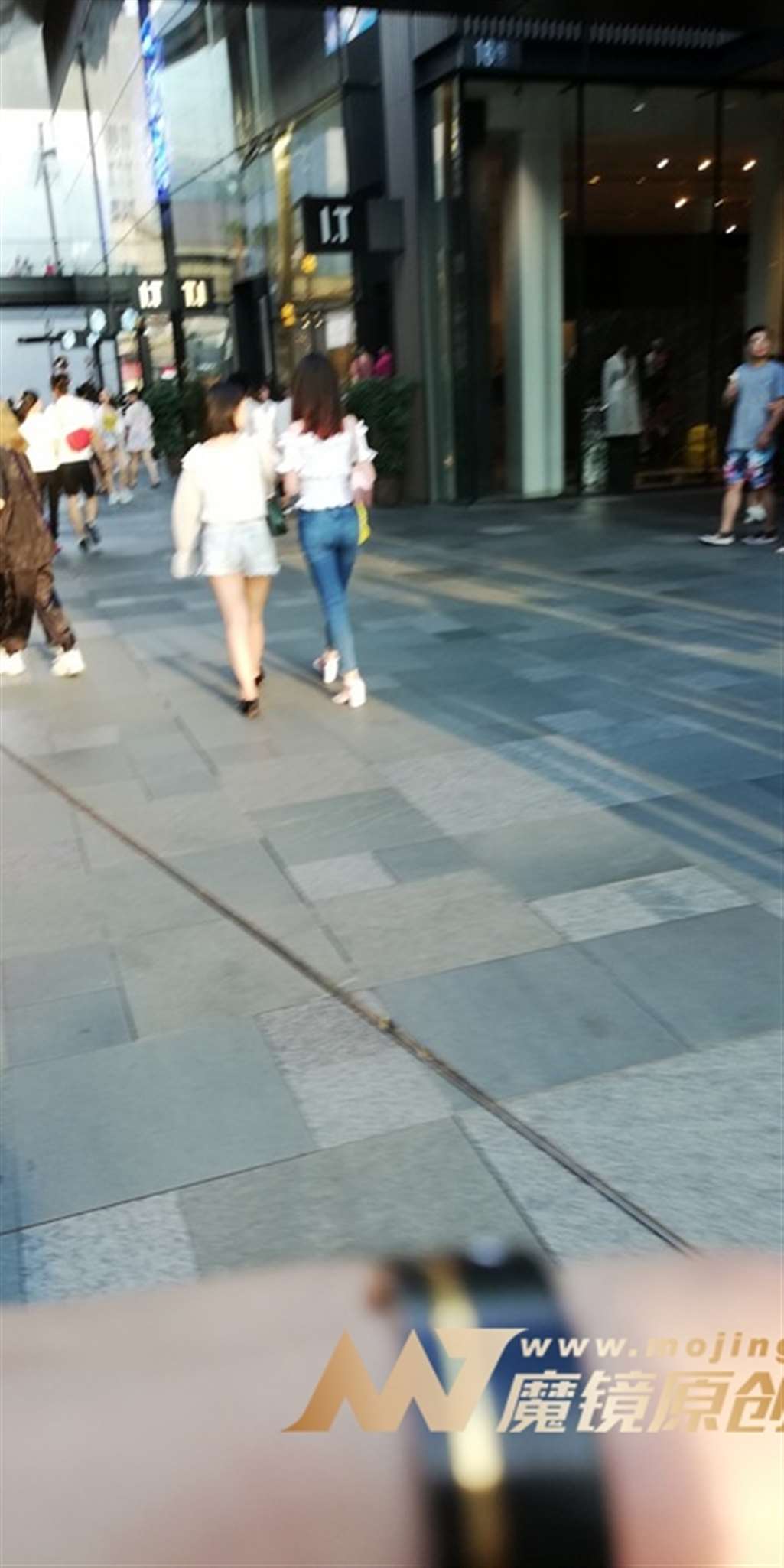 图片[3]-【视觉冲击赛帖】逆光下的紧牛美眉-流行馆