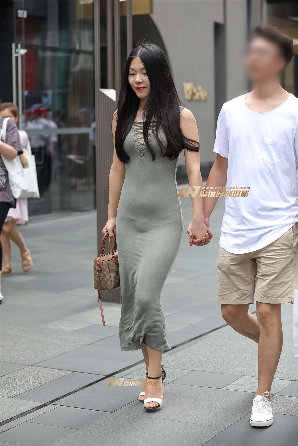 图片[1]-【凯恩赛帖】风韵美妇-街拍流行馆