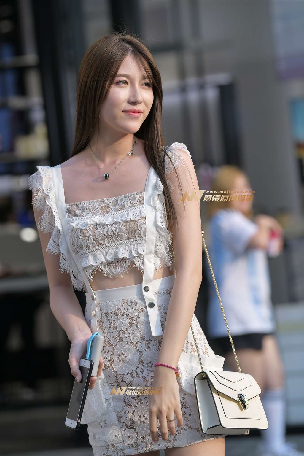 【红石赛帖】一个清秀长腿美女-街拍流行馆